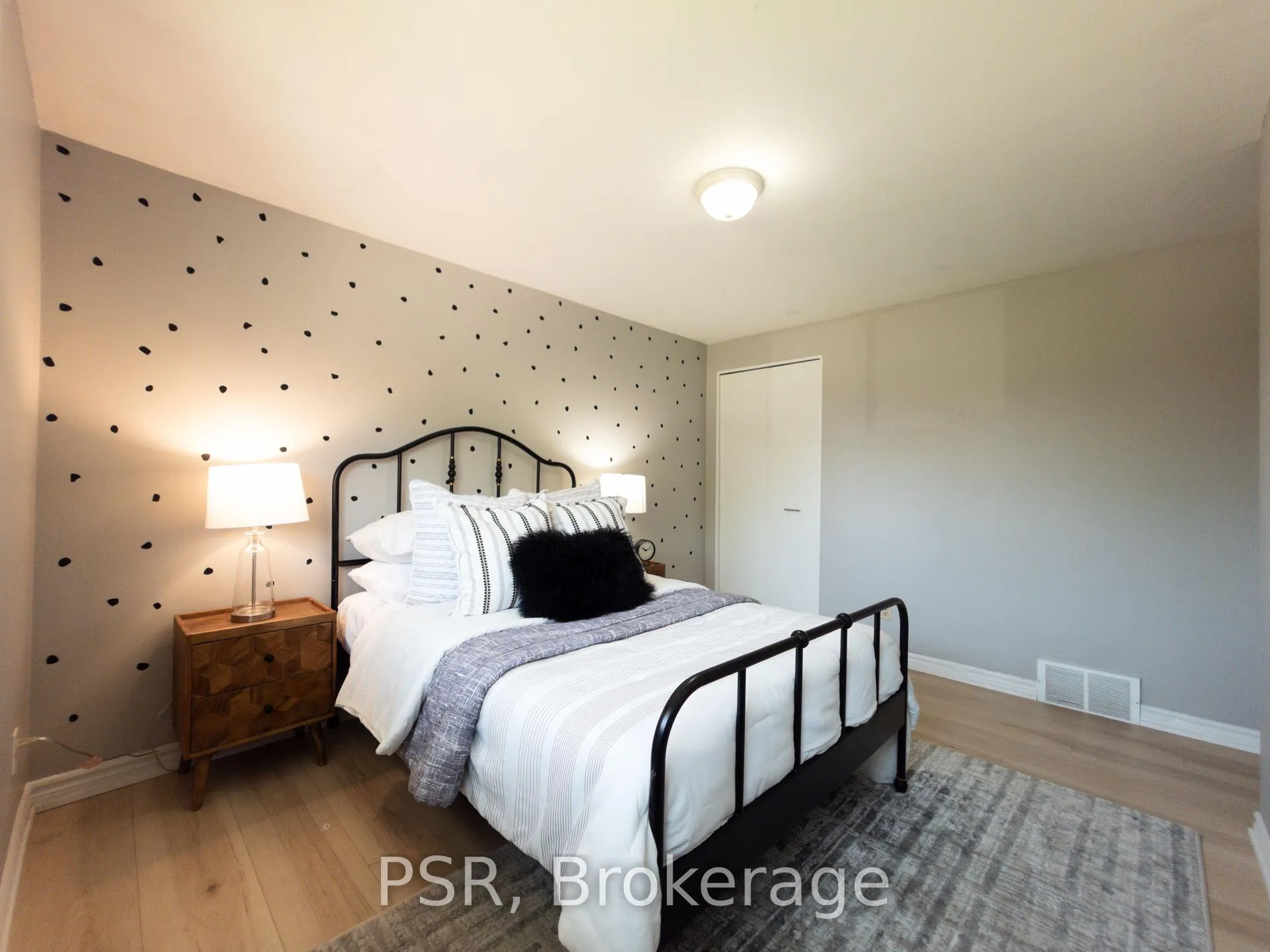 Photo 9 of 11 Elmsdale Drive, Kitchener, Meinzinger — HOMEH