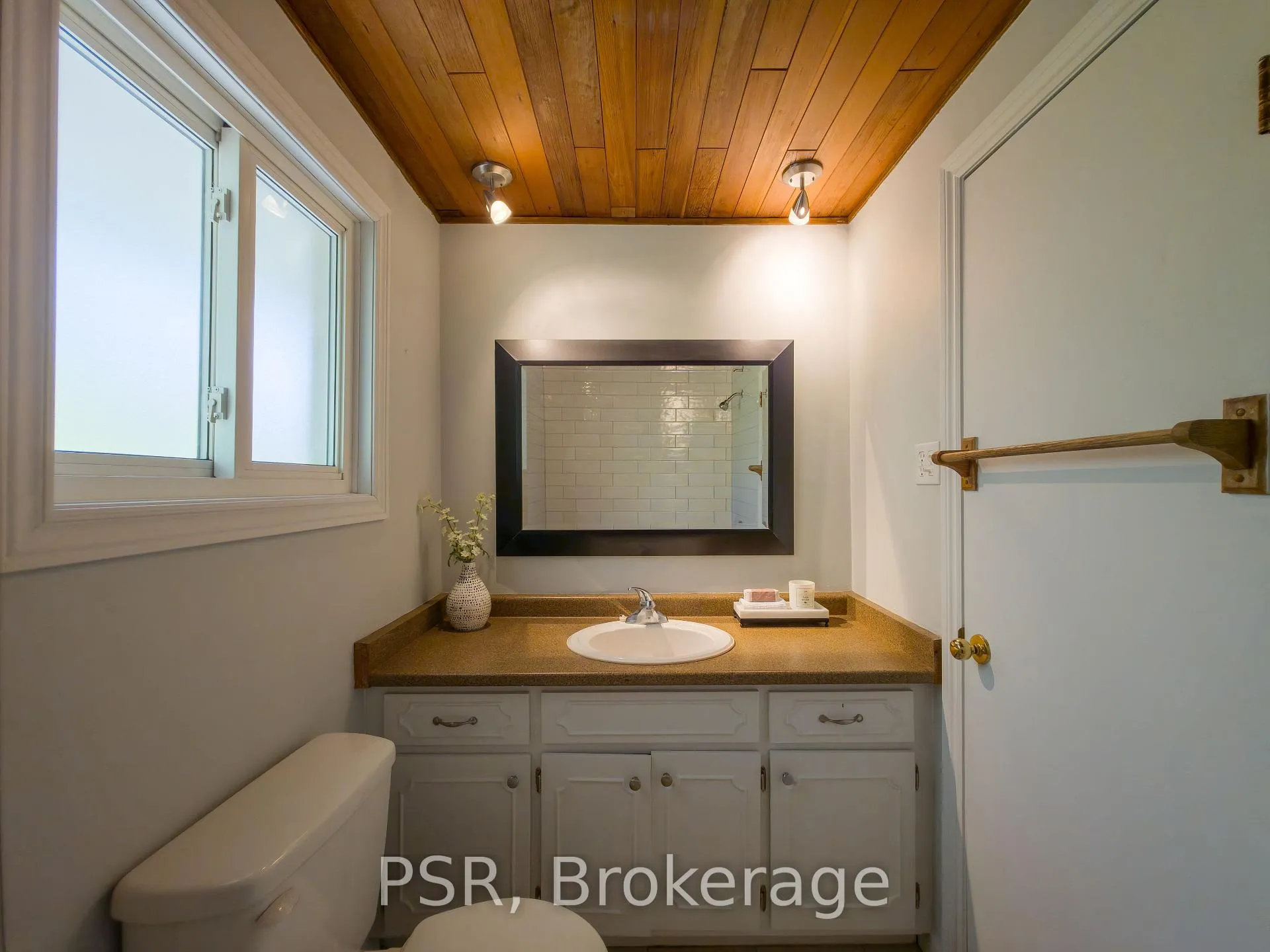 Photo 15 of 11 Elmsdale Drive, Kitchener, Meinzinger — HOMEH
