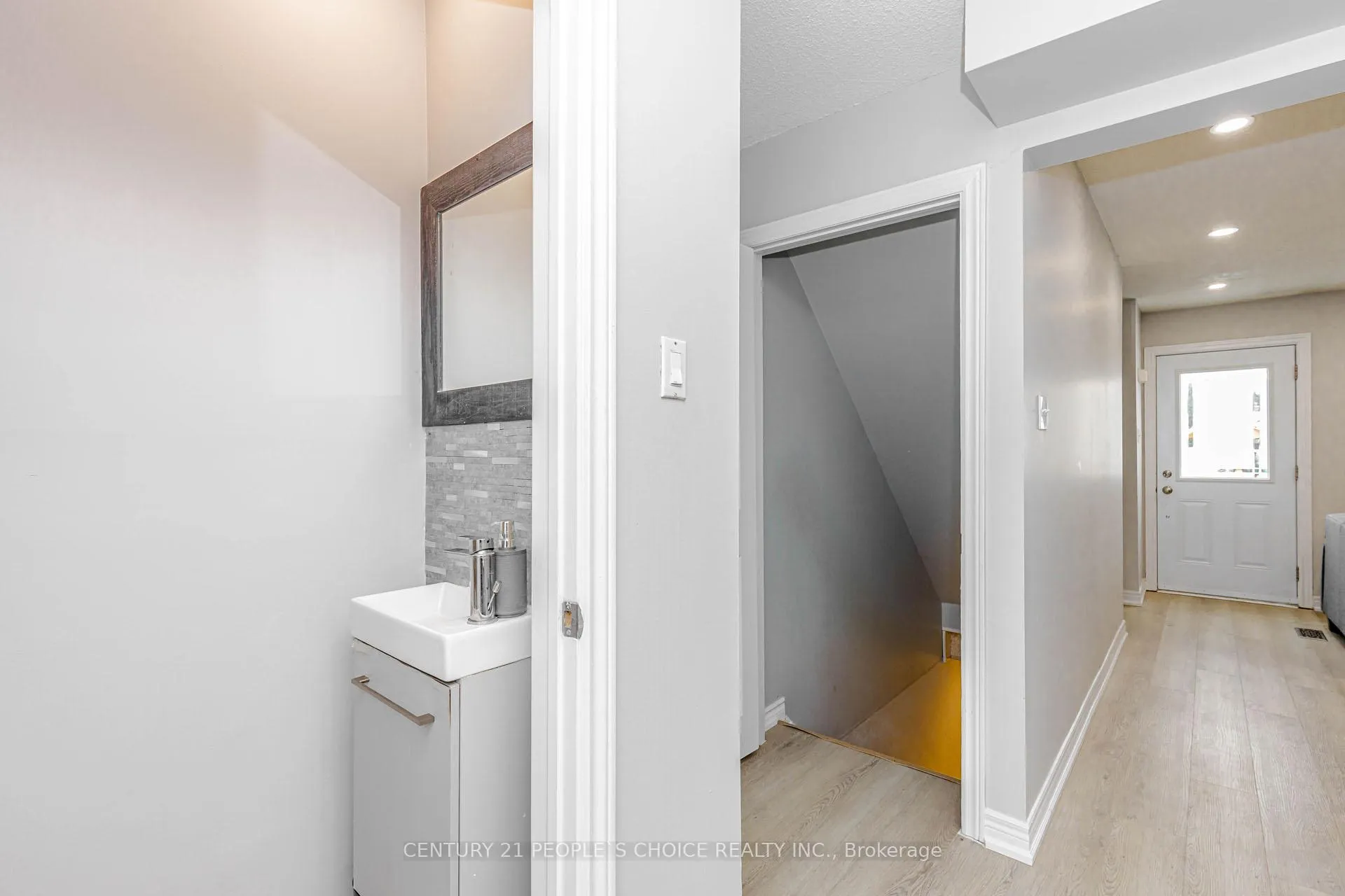 Photo 19 of 570B Glen Forrest Boulevard, Waterloo — HOMEH