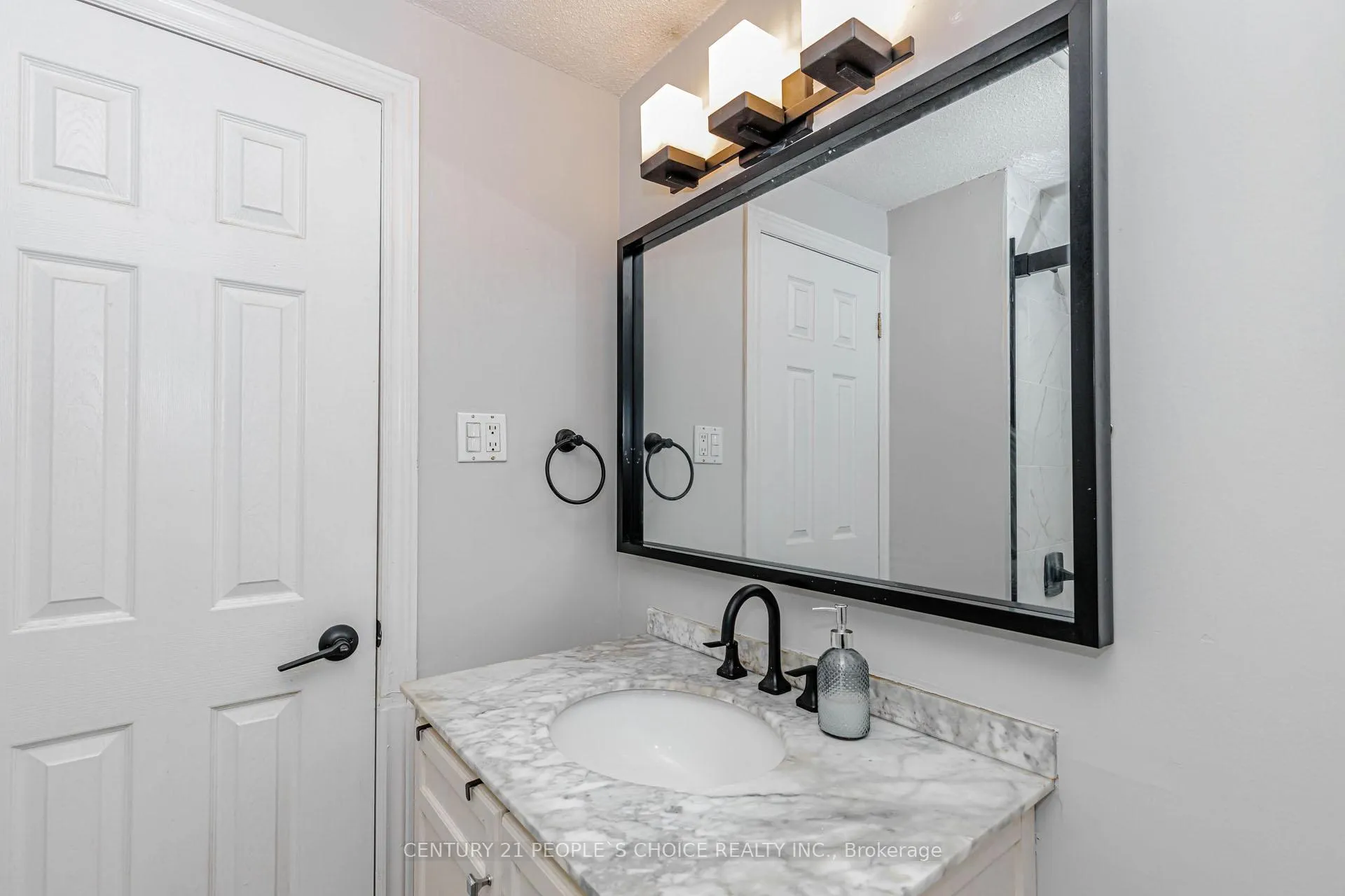 Photo 30 of 570B Glen Forrest Boulevard, Waterloo — HOMEH