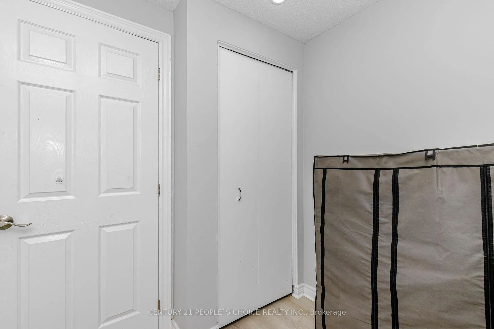 Photo 33 of 570B Glen Forrest Boulevard, Waterloo — HOMEH
