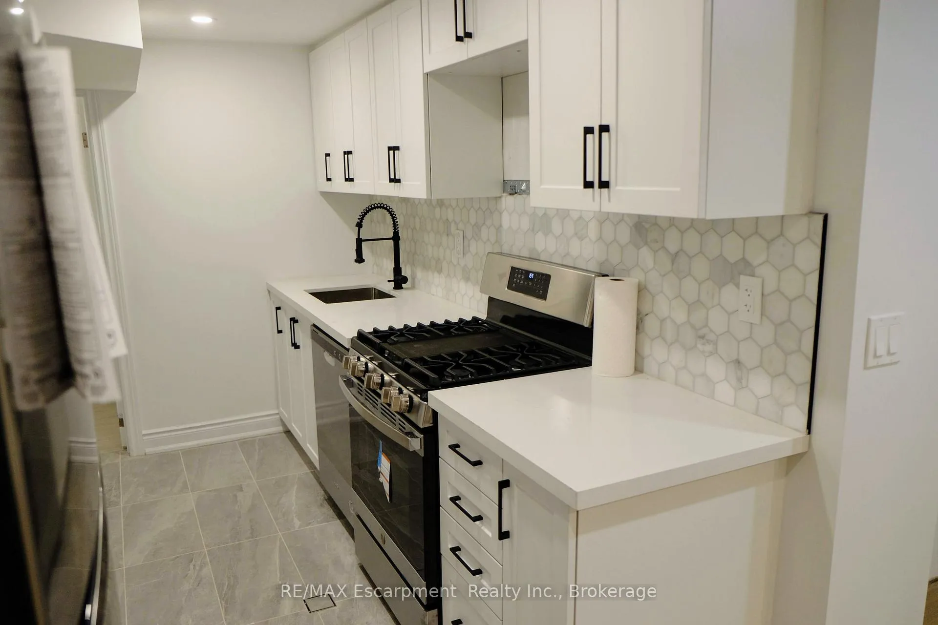 Photo 3 of Unit Lower, 118 Sackville Street, Toronto, Regent Park — HOMEH