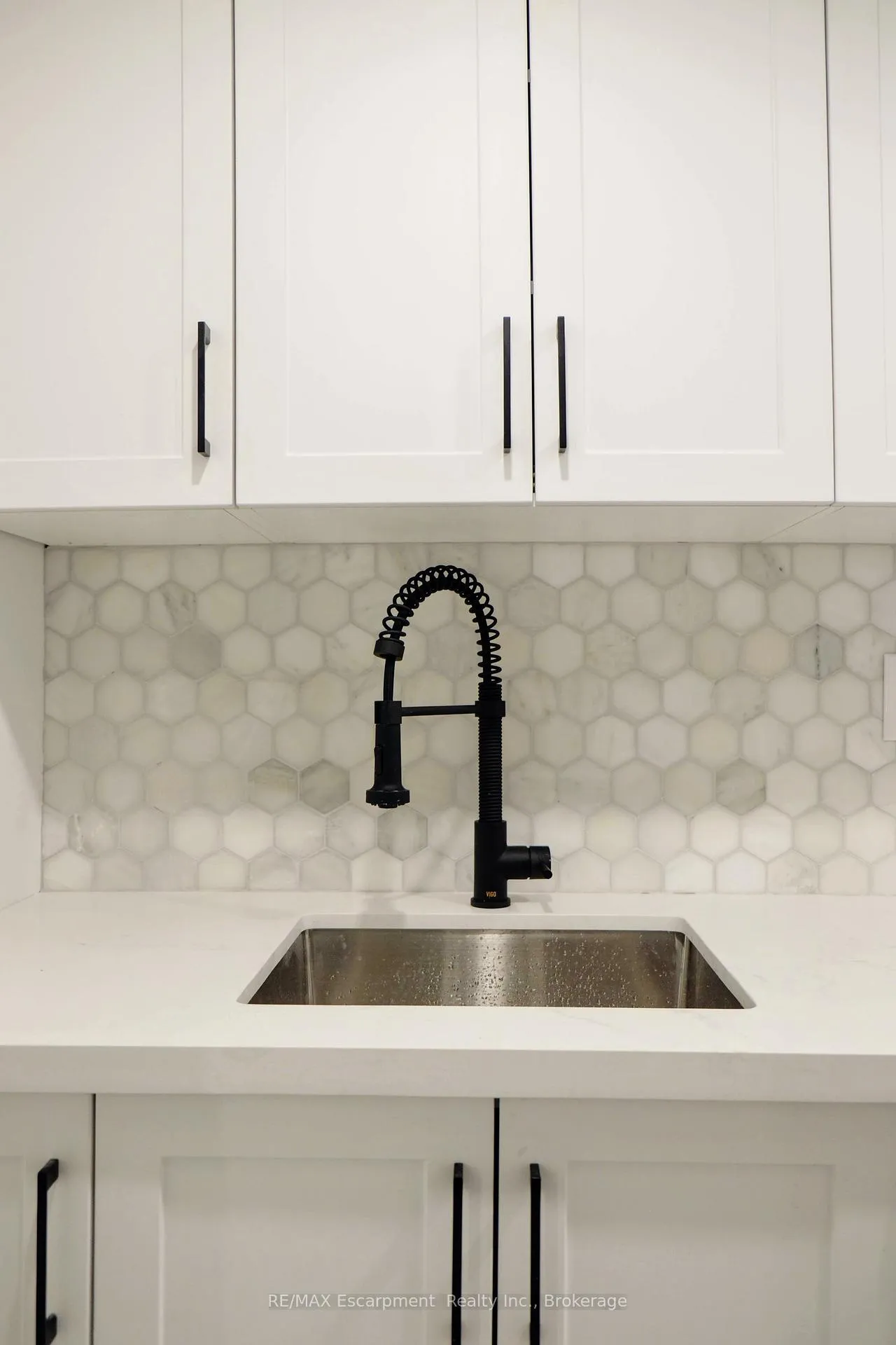 Photo 4 of Unit Lower, 118 Sackville Street, Toronto, Regent Park — HOMEH