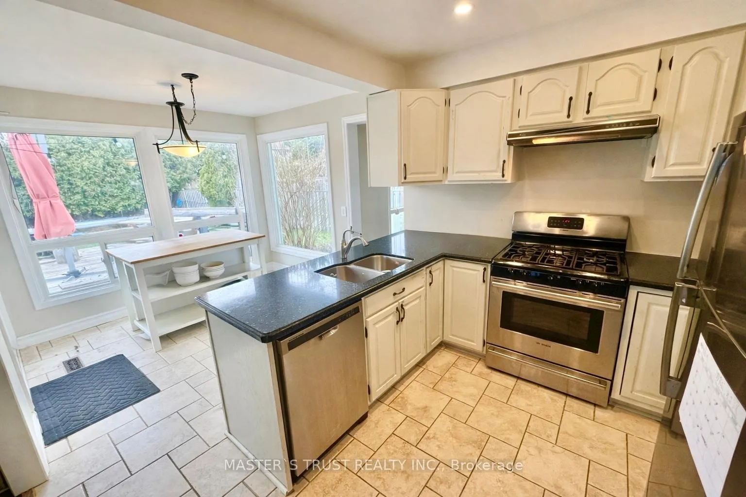 Photo 3 of 112 Krieghoff Avenue, Markham, Unionville — HOMEH