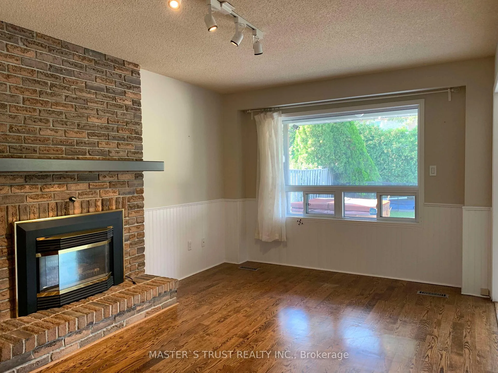 Photo 5 of 112 Krieghoff Avenue, Markham, Unionville — HOMEH