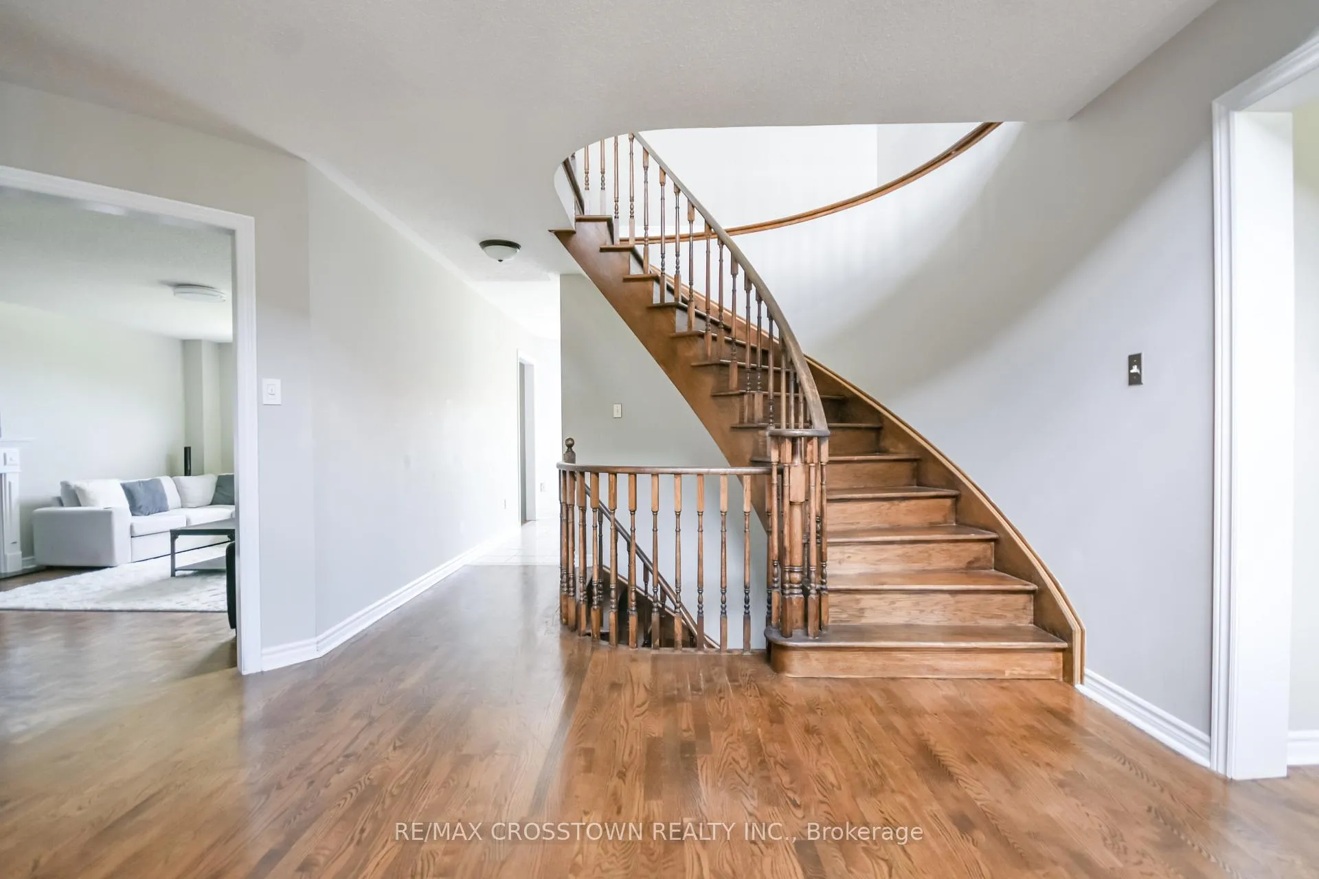 Photo 5 of 116 Esther Drive, Barrie, Painswick South — HOMEH