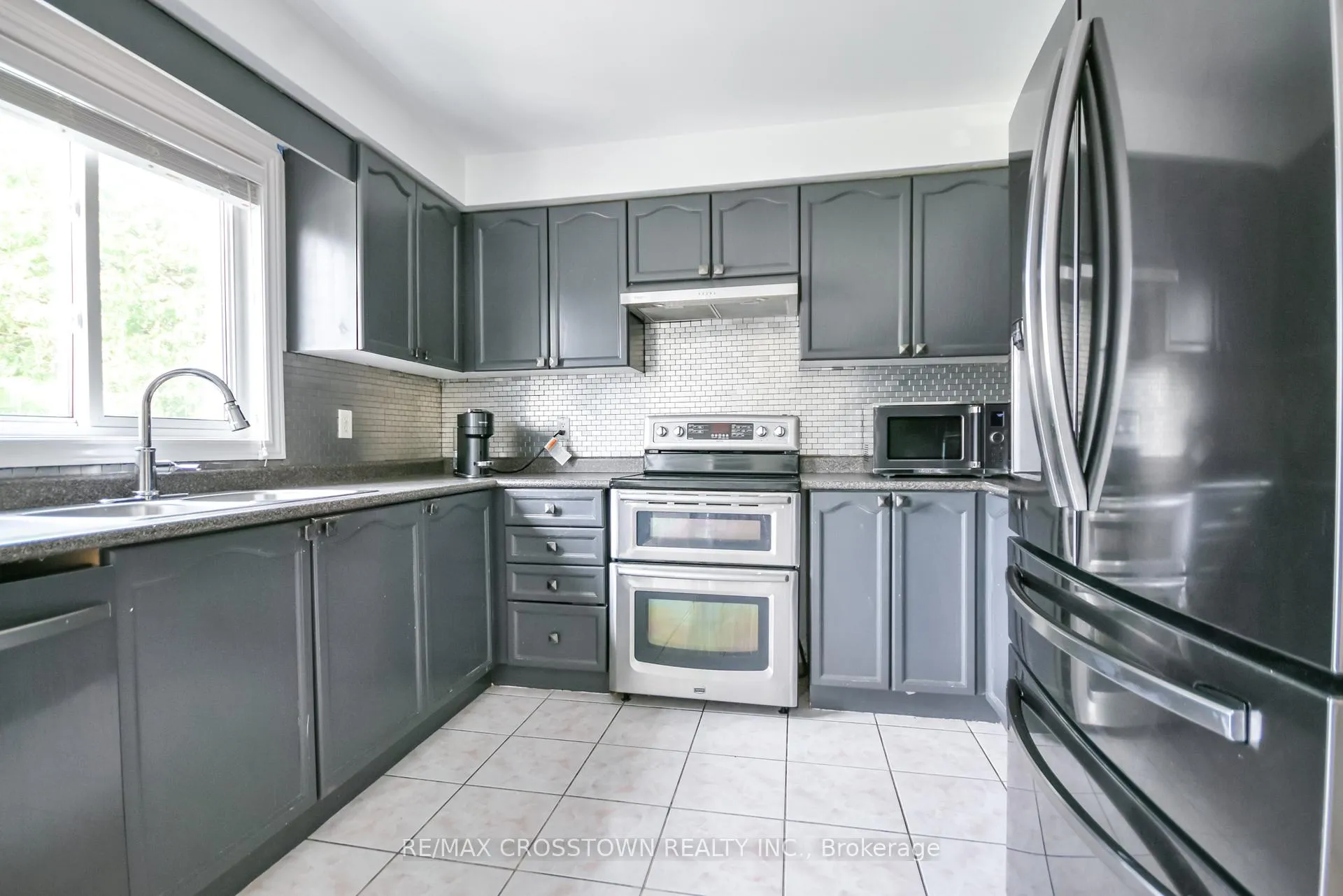 Photo 11 of 116 Esther Drive, Barrie, Painswick South — HOMEH