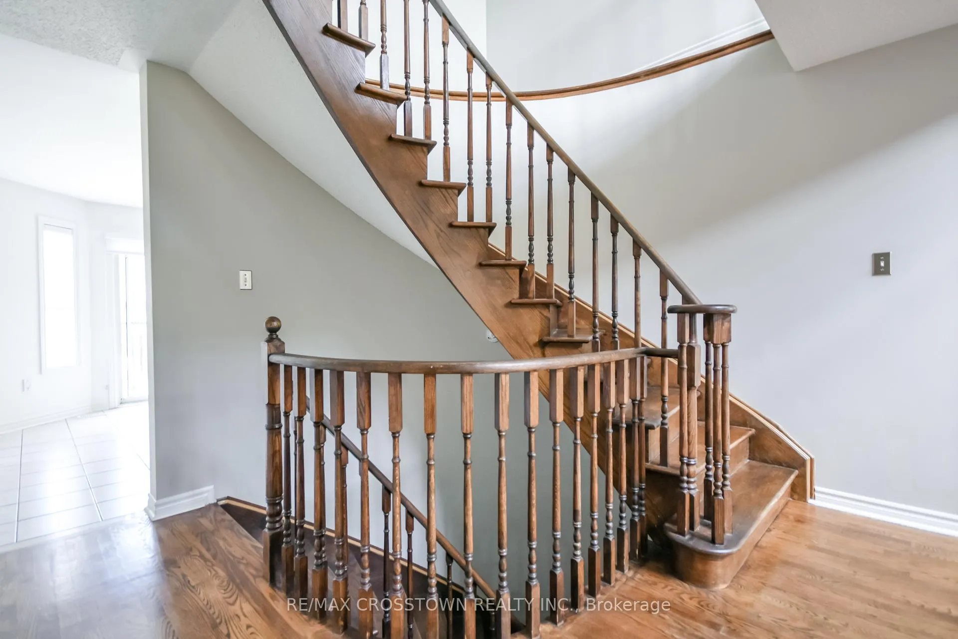 Photo 16 of 116 Esther Drive, Barrie, Painswick South — HOMEH