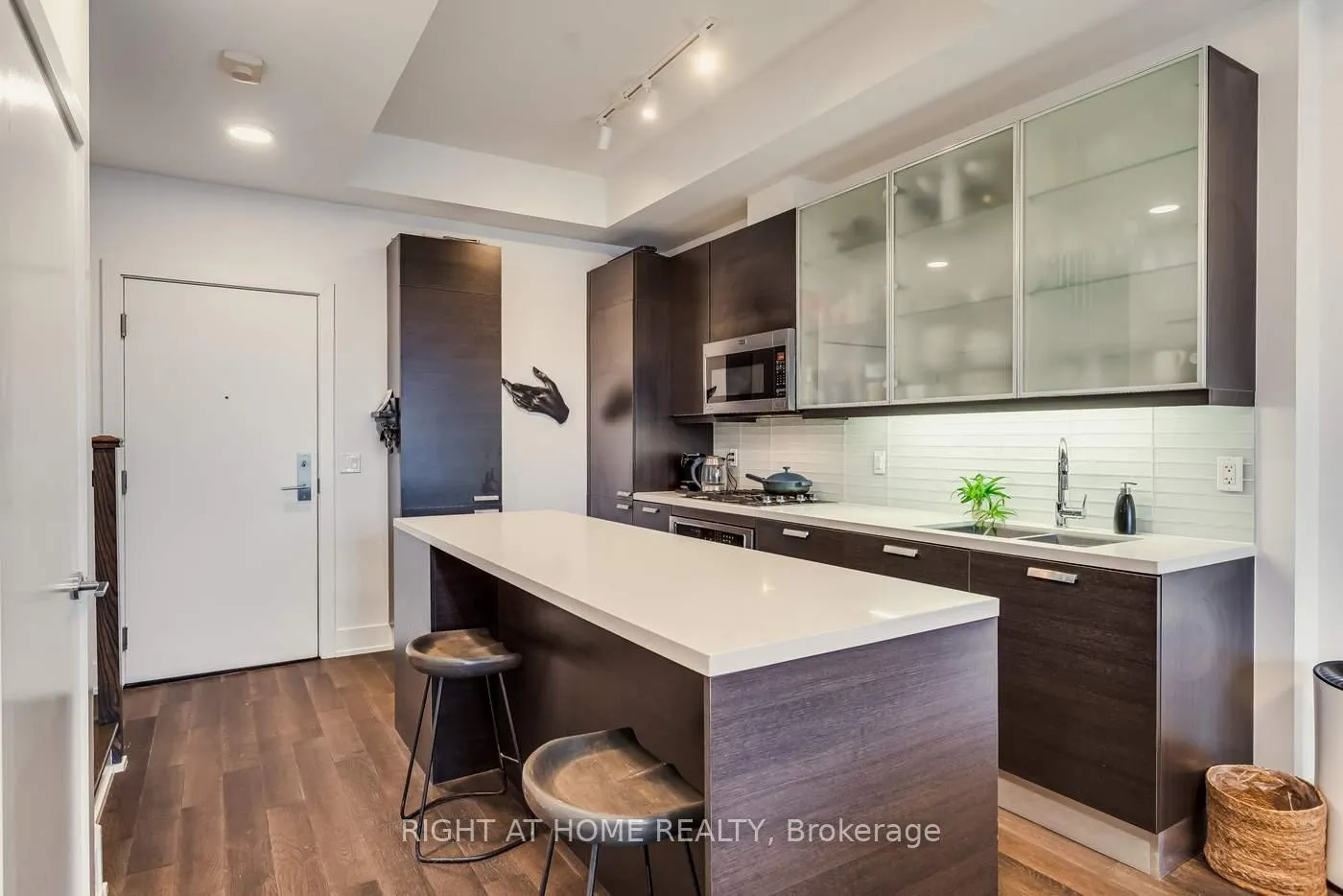 Photo 3 of Unit 409, 66 Kippendavie Avenue, Toronto, The Beaches — HOMEH