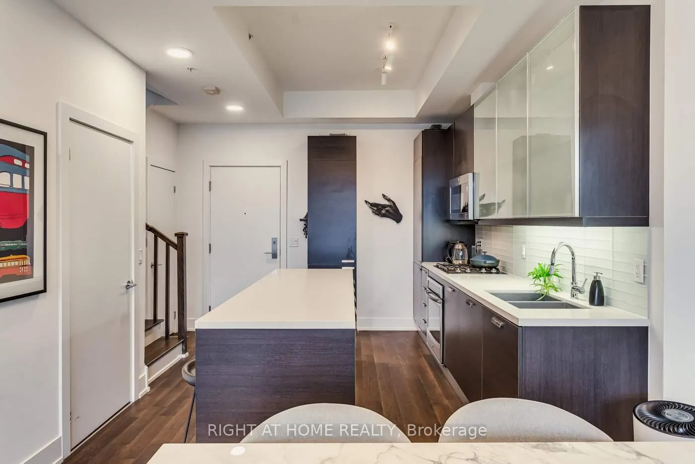 Photo 4 of Unit 409, 66 Kippendavie Avenue, Toronto, The Beaches — HOMEH