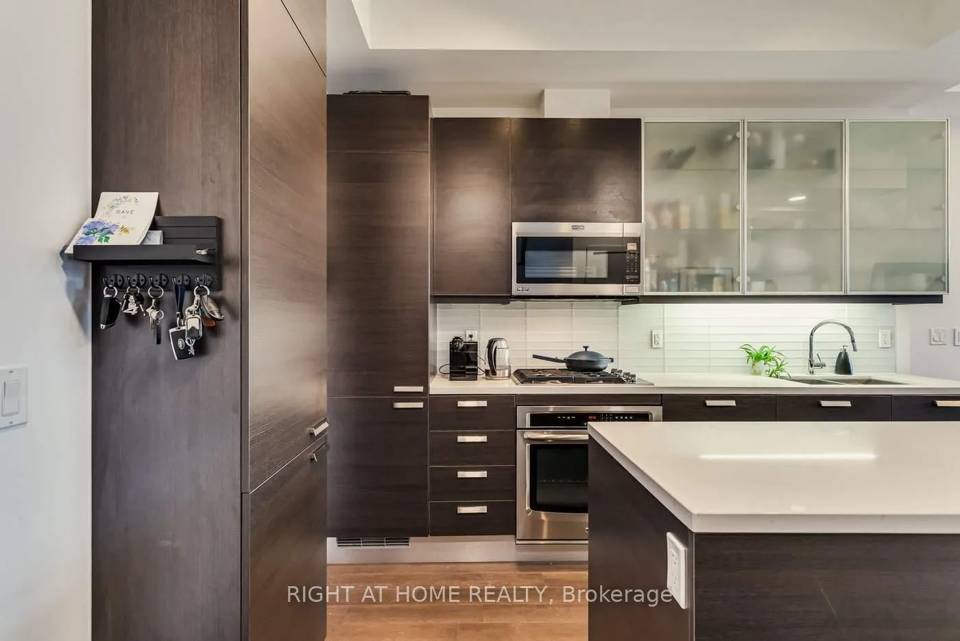 Photo 6 of Unit 409, 66 Kippendavie Avenue, Toronto, The Beaches — HOMEH
