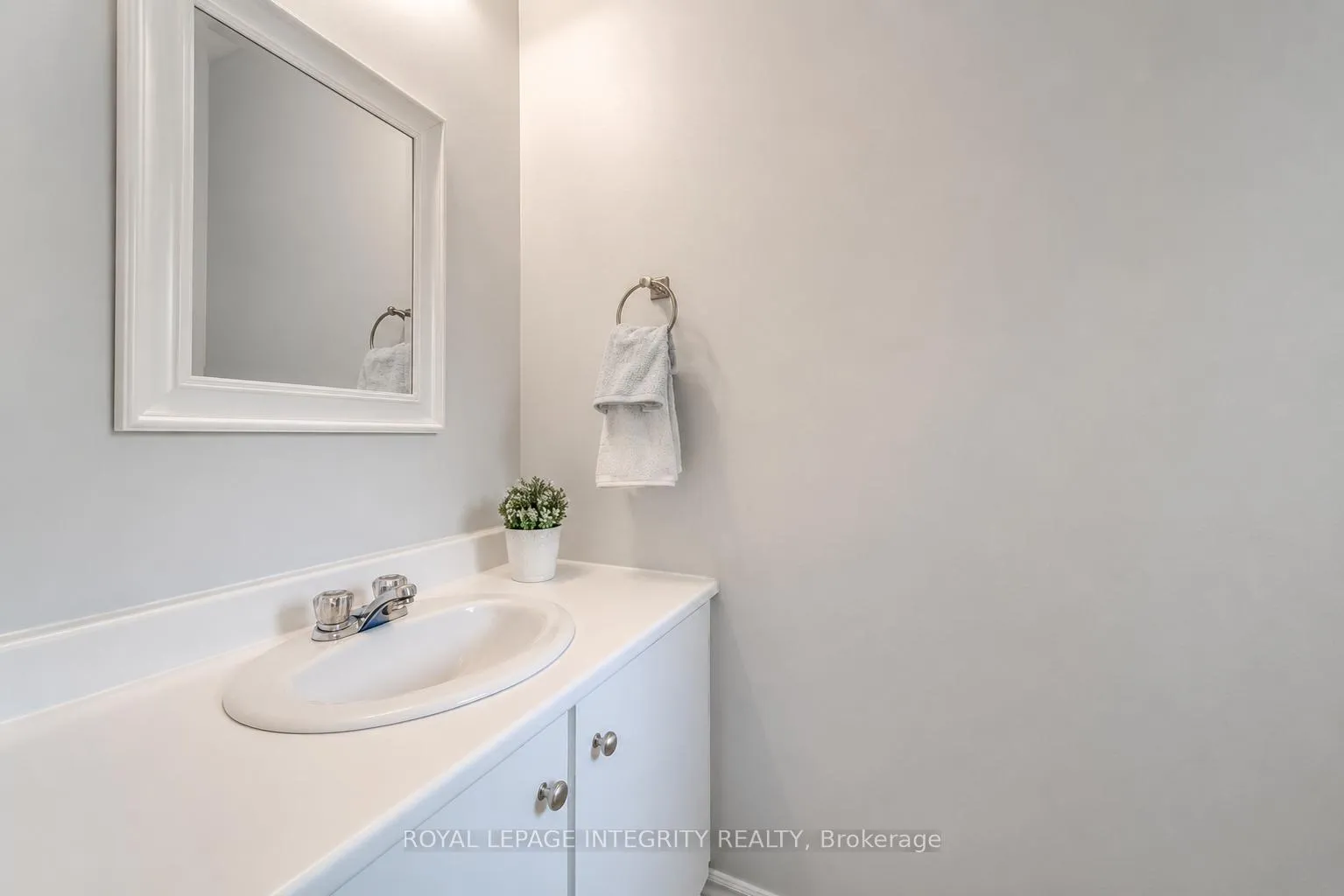 Photo 8 of Unit B, 46 Forester Crescent, Ottawa, Westcliffe Estates — HOMEH