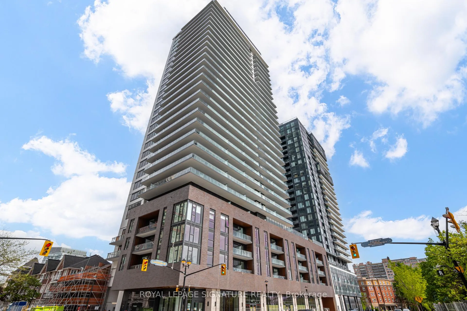 Photo 4 of Unit 811, 2075 Lakeshore Road, Burlington, Brant — HOMEH
