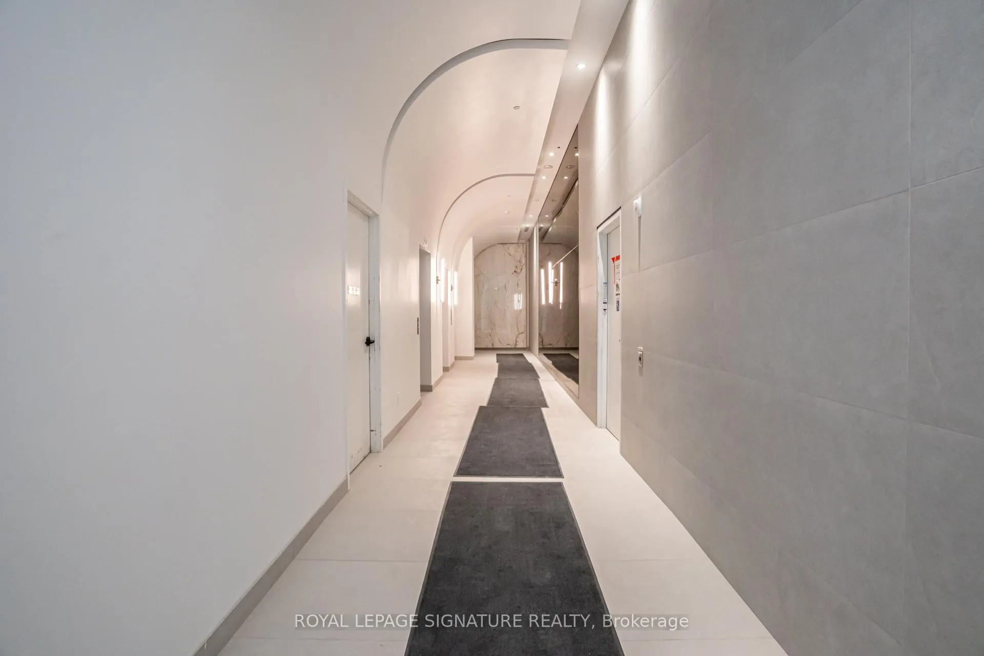 Photo 5 of Unit 811, 2075 Lakeshore Road, Burlington, Brant — HOMEH