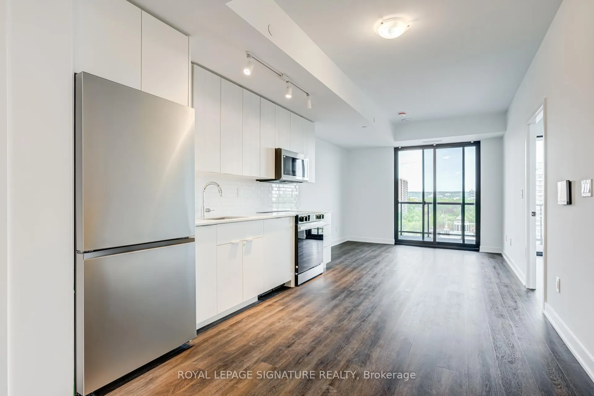Photo 9 of Unit 811, 2075 Lakeshore Road, Burlington, Brant — HOMEH