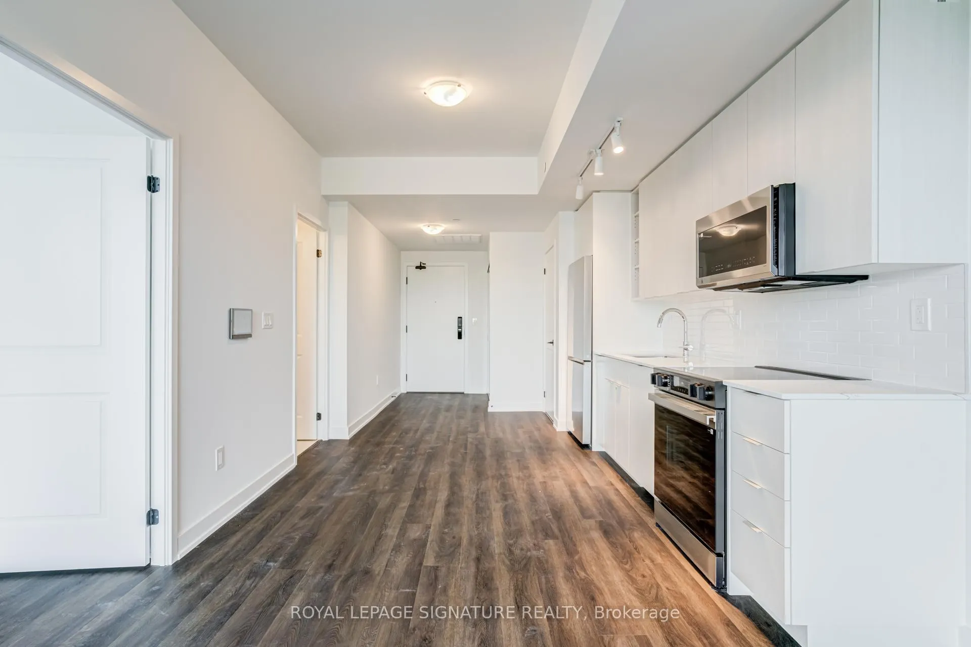 Photo 11 of Unit 811, 2075 Lakeshore Road, Burlington, Brant — HOMEH