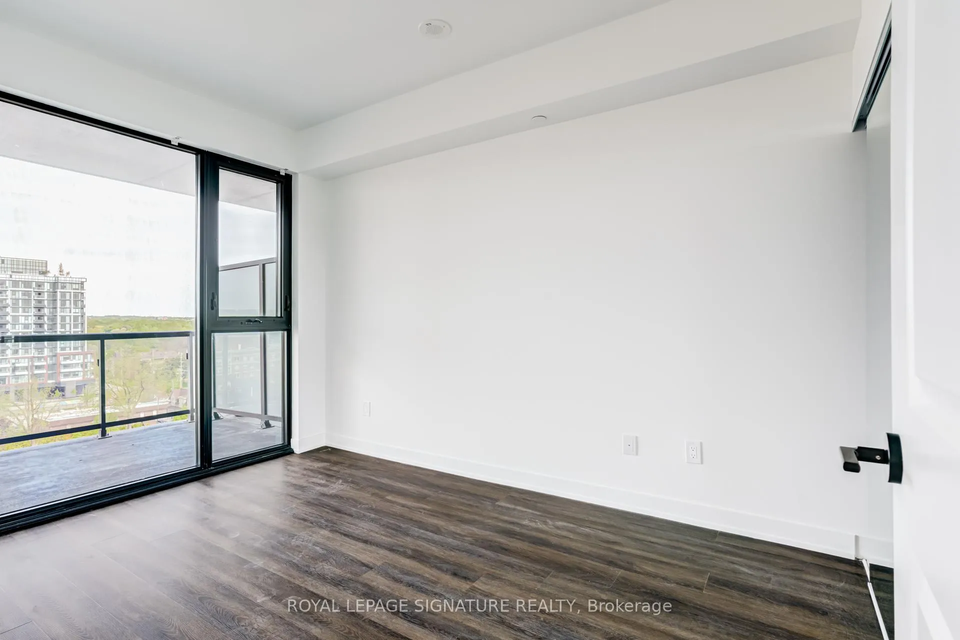 Photo 15 of Unit 811, 2075 Lakeshore Road, Burlington, Brant — HOMEH