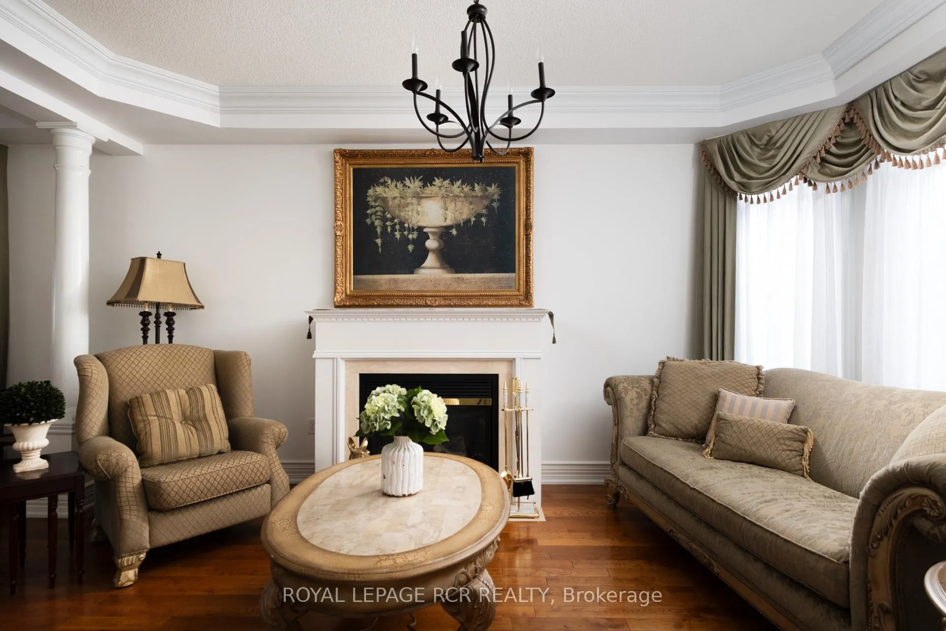 Photo 3 of 32 Dokkum Crescent, Brampton, Snelgrove — HOMEH