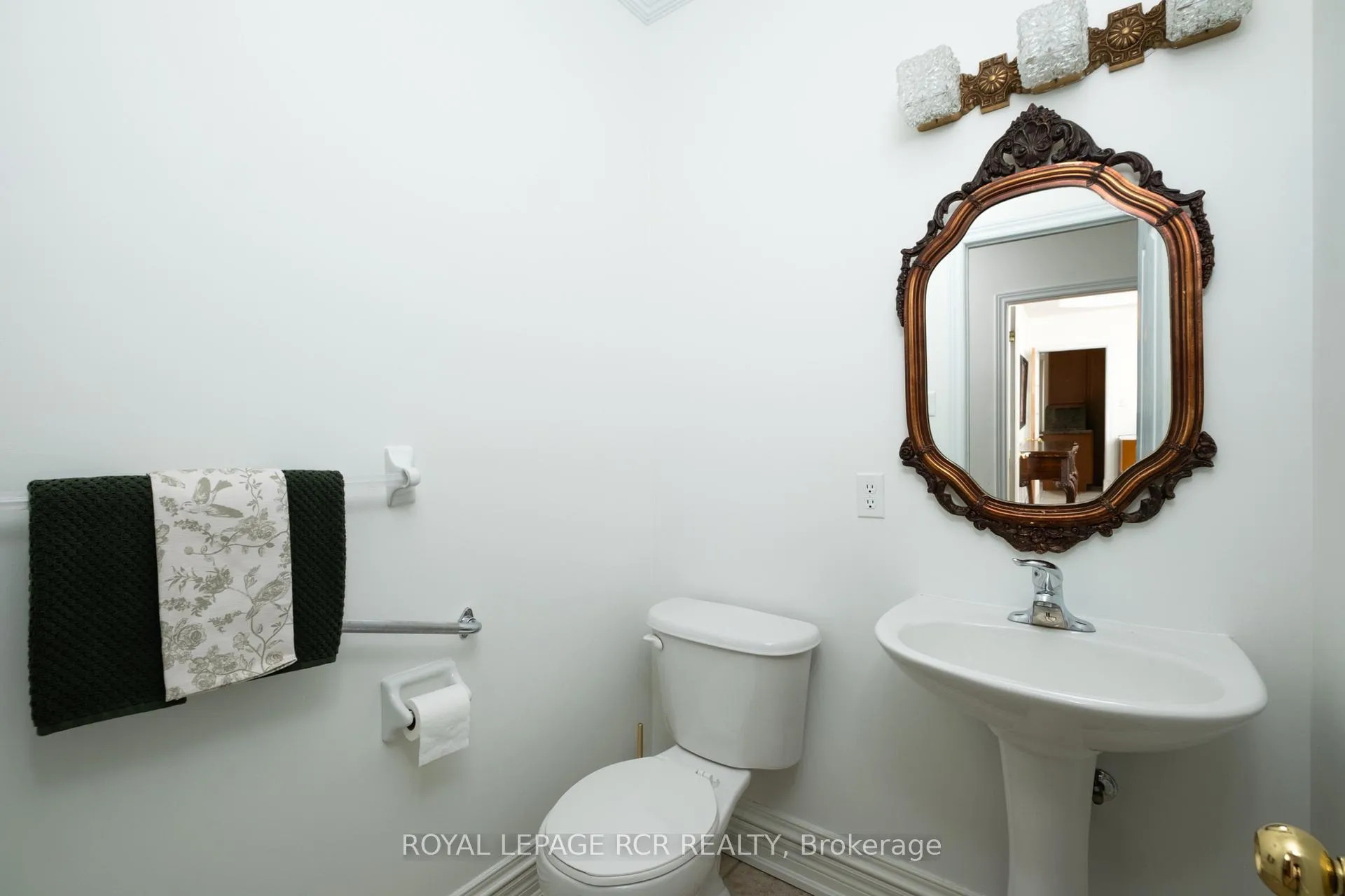 Photo 17 of 32 Dokkum Crescent, Brampton, Snelgrove — HOMEH