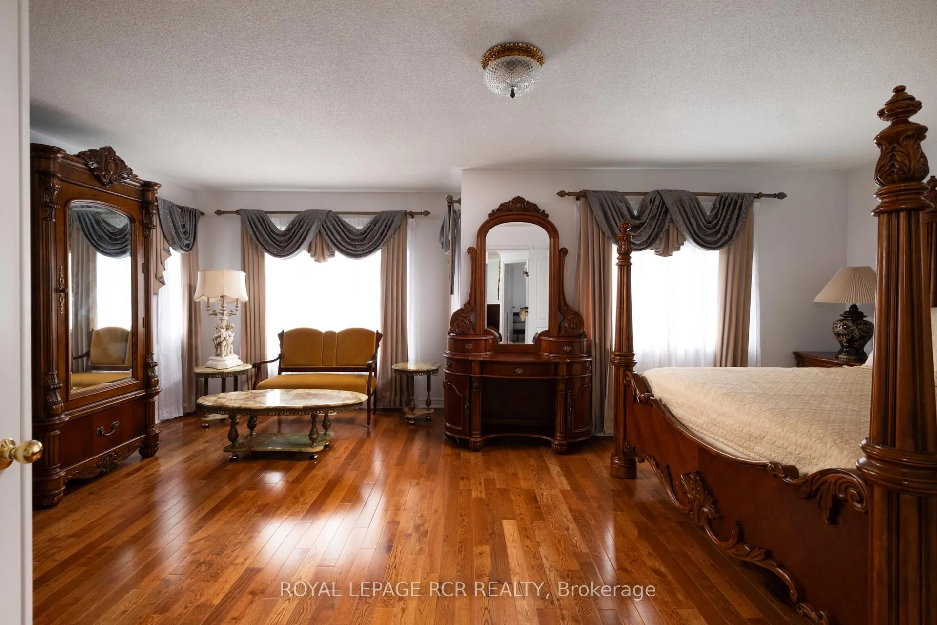 Photo 21 of 32 Dokkum Crescent, Brampton, Snelgrove — HOMEH