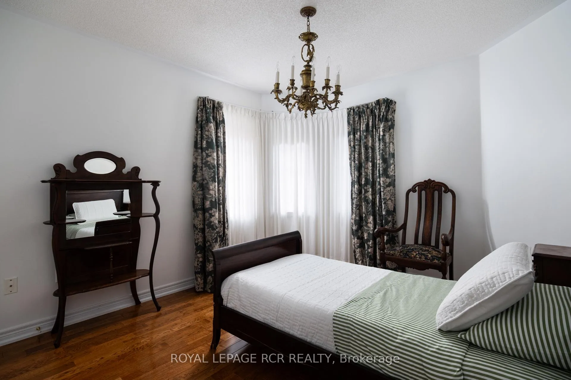 Photo 31 of 32 Dokkum Crescent, Brampton, Snelgrove — HOMEH