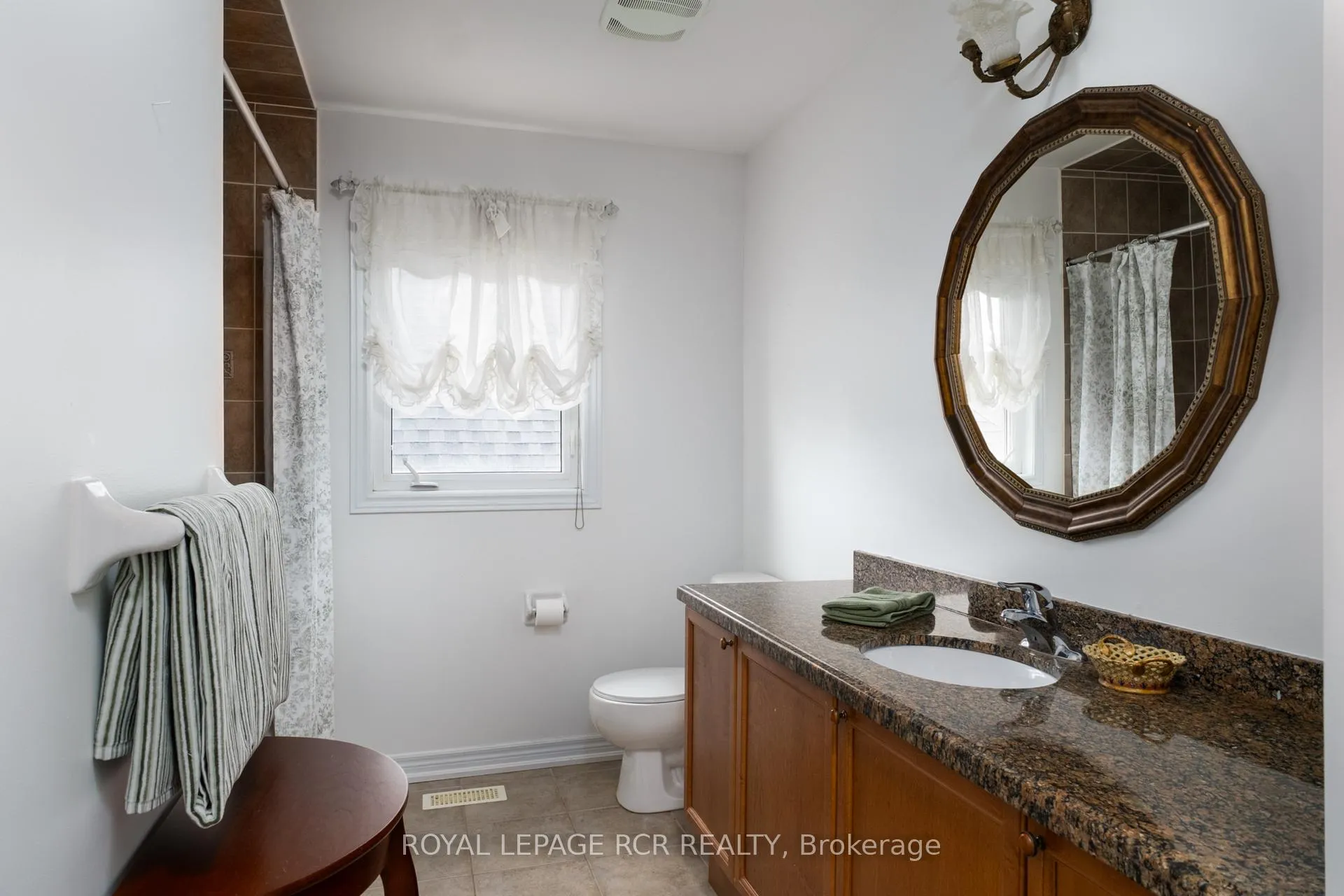 Photo 34 of 32 Dokkum Crescent, Brampton, Snelgrove — HOMEH