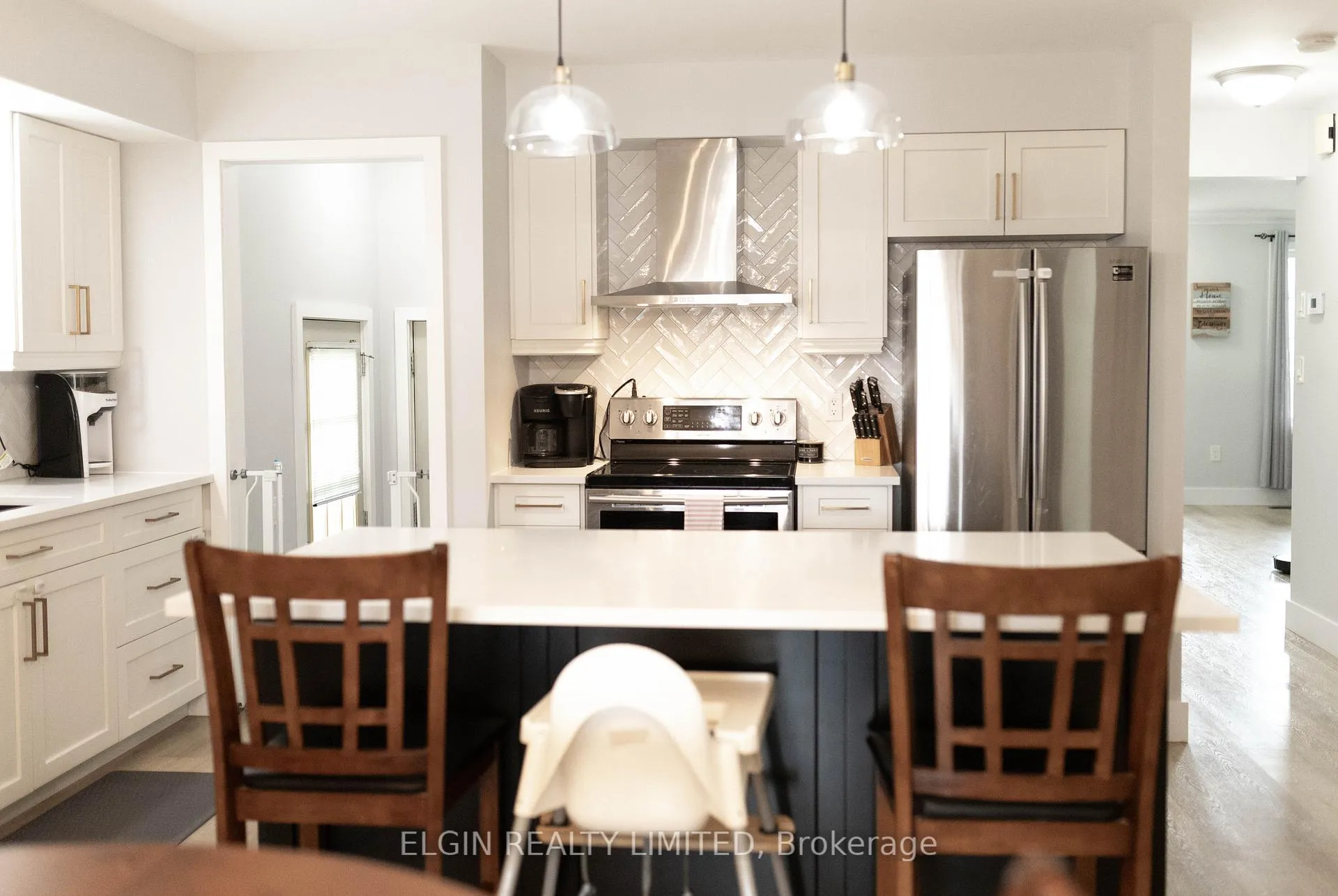 Photo 5 of 629 HIghview Drive, St. Thomas — HOMEH