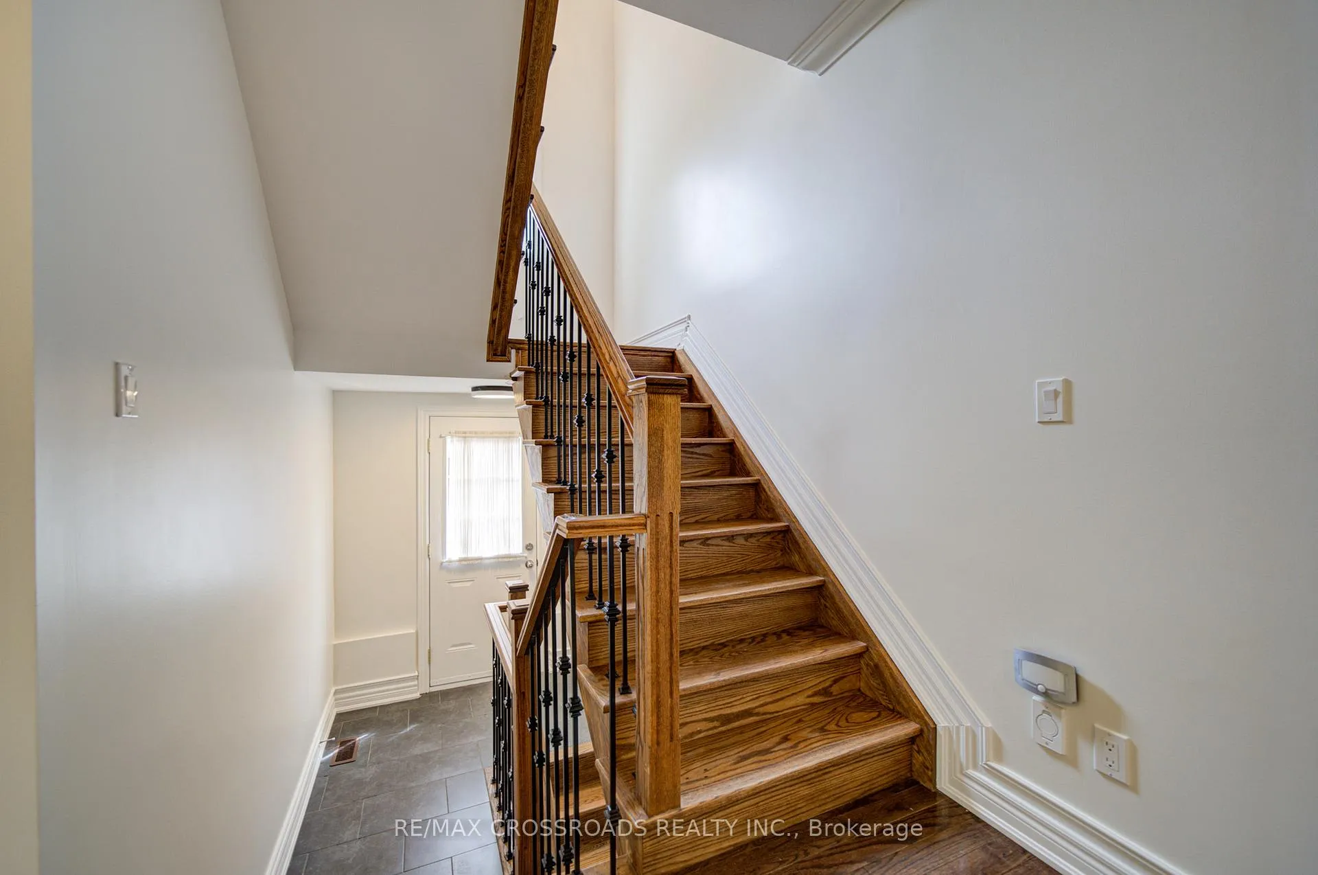Photo 11 of 24 Lynn Road, Scarborough, Birchcliffe-Cliffside — HOMEH