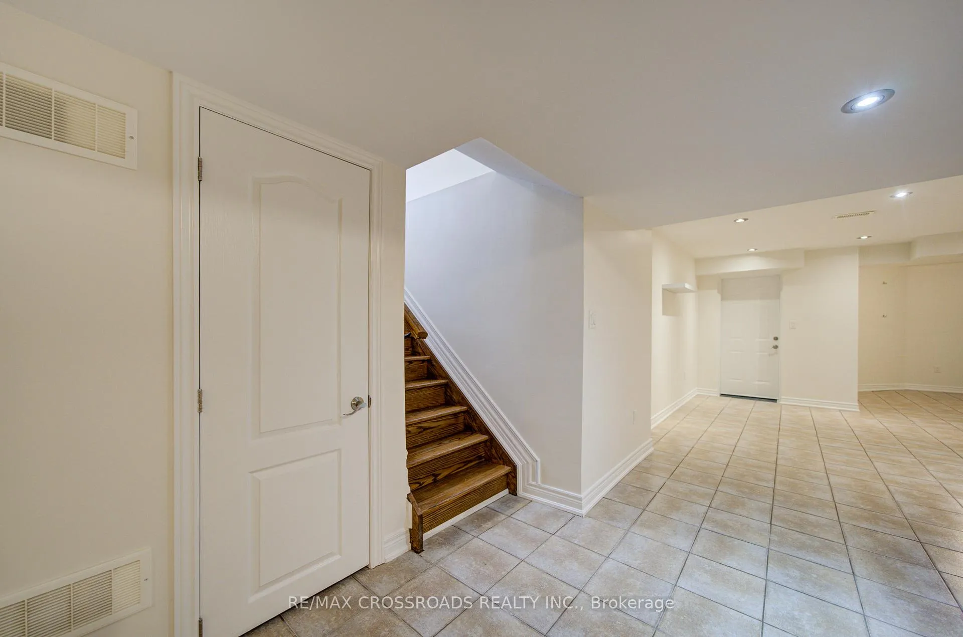 Photo 36 of 24 Lynn Road, Scarborough, Birchcliffe-Cliffside — HOMEH
