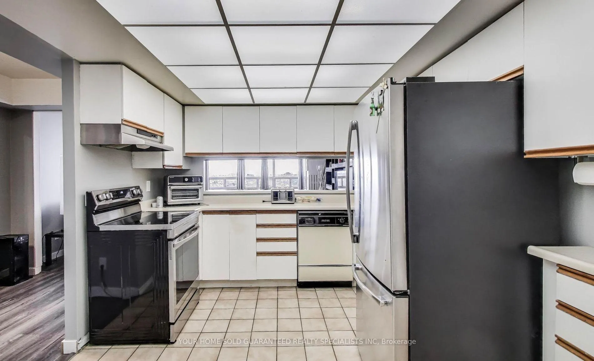 Photo 7 of Unit 805, 320 Mill Street, Brampton, Brampton South — HOMEH