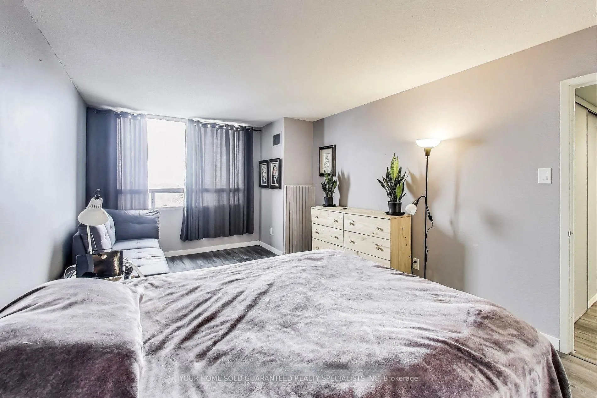 Photo 8 of Unit 805, 320 Mill Street, Brampton, Brampton South — HOMEH