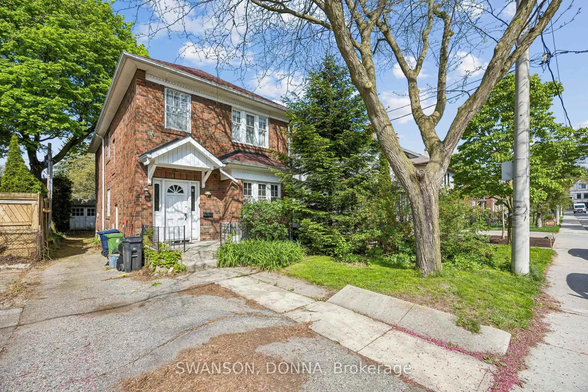 Photo 2 of 4 Preston Place, Toronto, Lawrence Park North — HOMEH