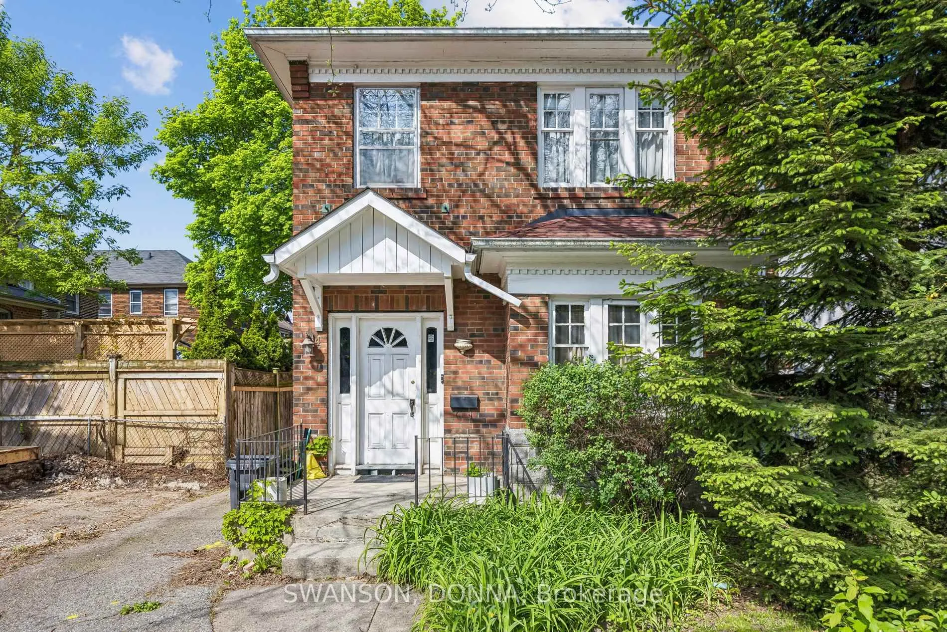 Photo 3 of 4 Preston Place, Toronto, Lawrence Park North — HOMEH