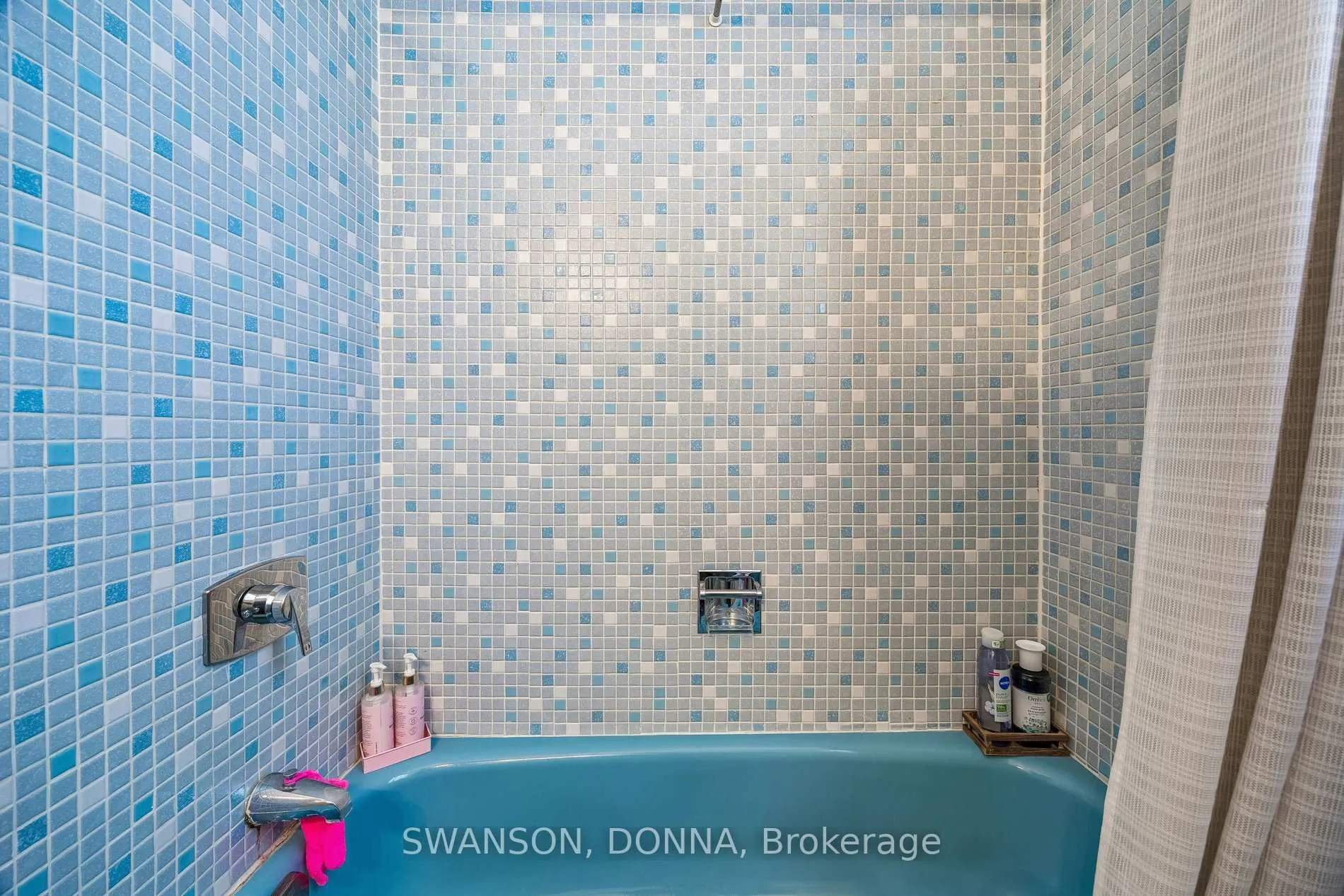 Photo 11 of 4 Preston Place, Toronto, Lawrence Park North — HOMEH