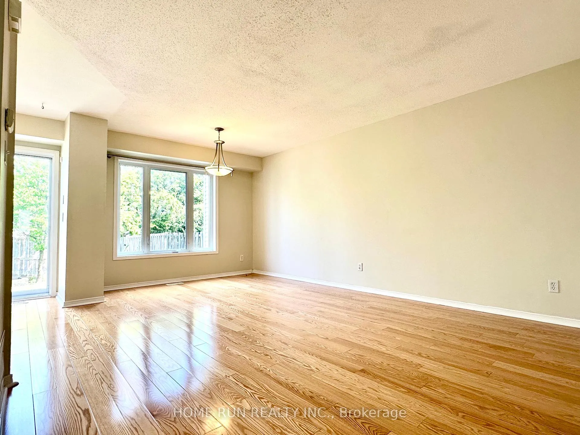 Photo 6 of 135 Kinross Private, Ottawa, Kanata - Morgan's Grant/South March — HOMEH