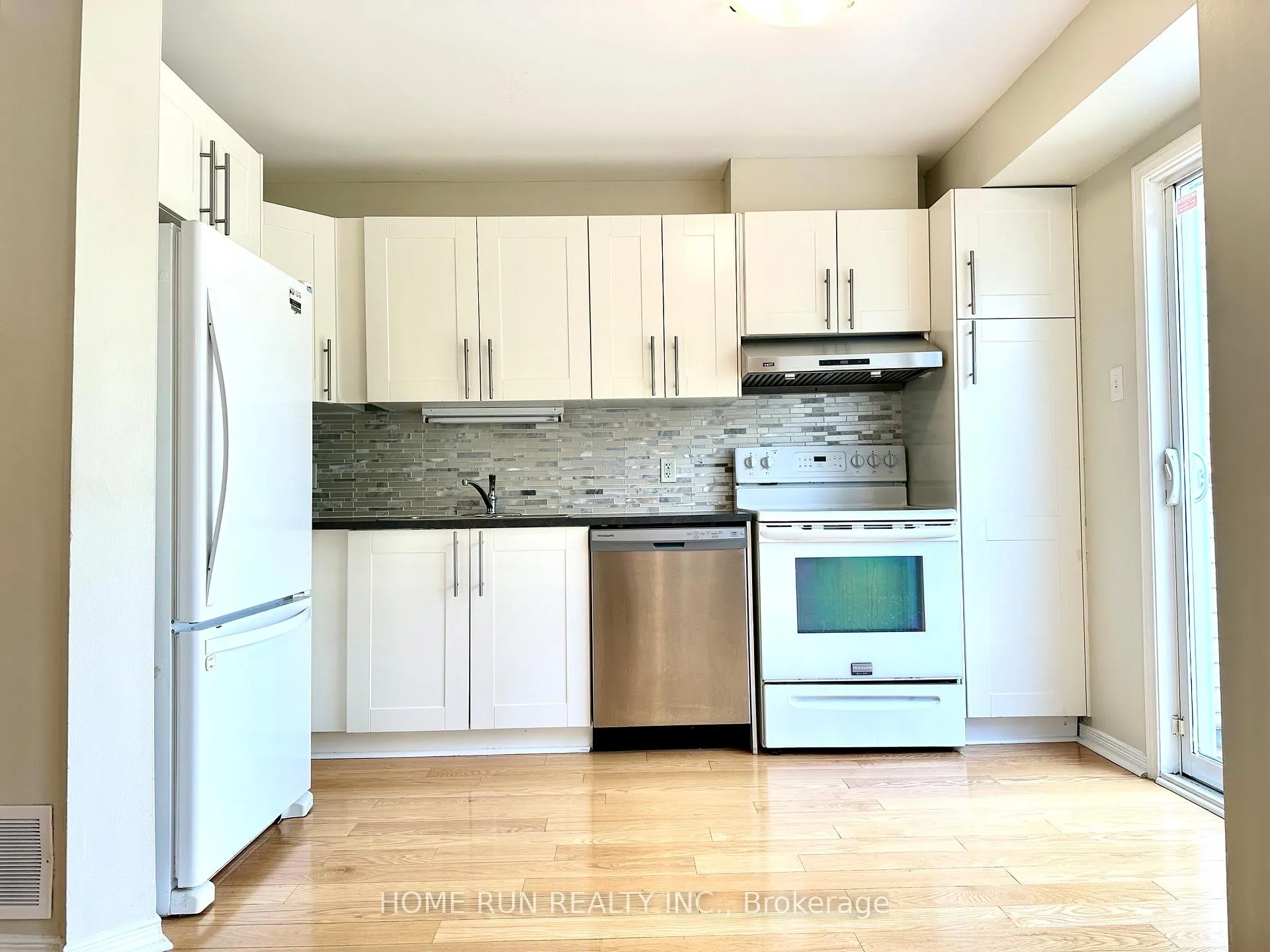 Photo 8 of 135 Kinross Private, Ottawa, Kanata - Morgan's Grant/South March — HOMEH