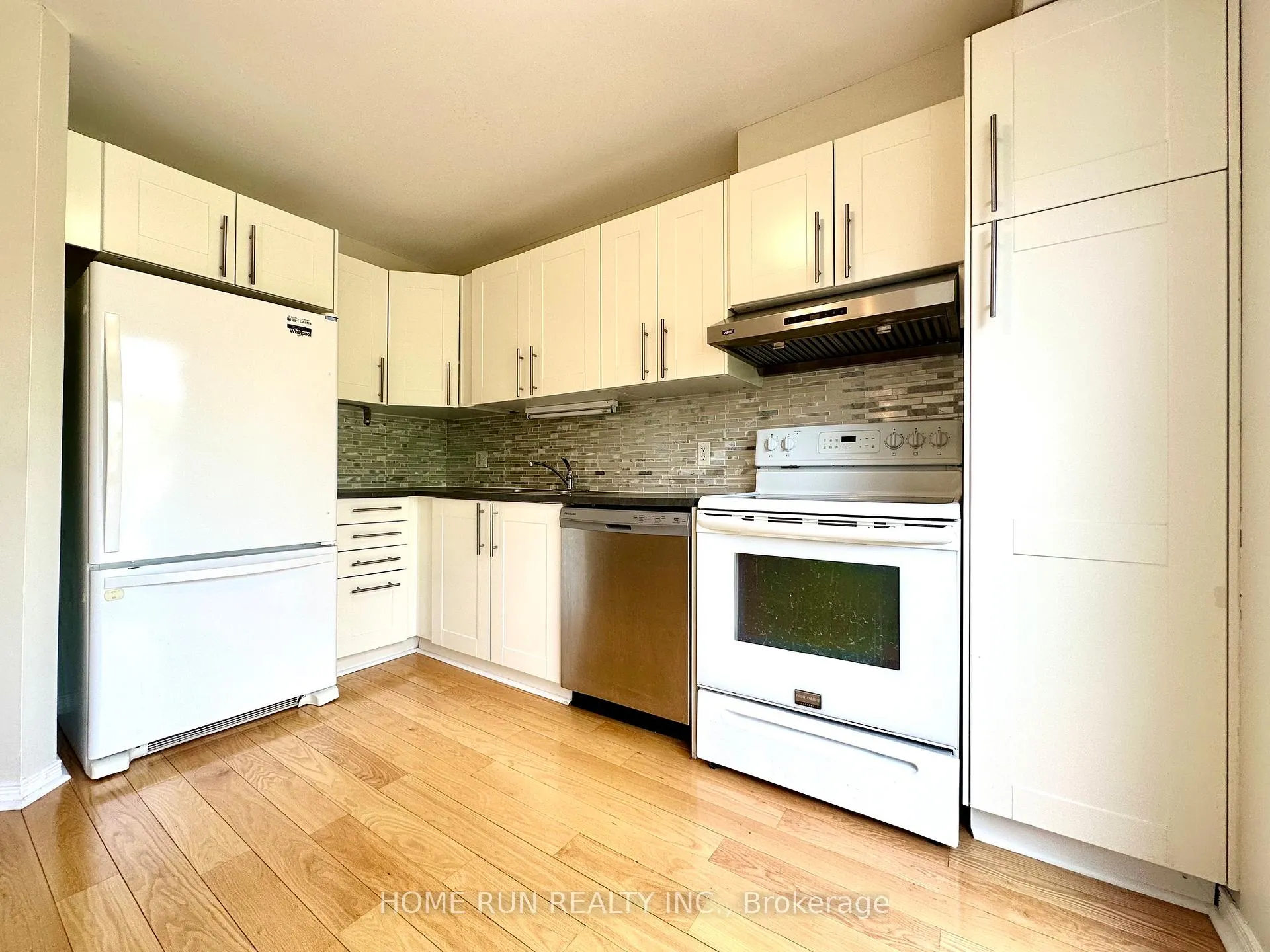 Photo 9 of 135 Kinross Private, Ottawa, Kanata - Morgan's Grant/South March — HOMEH
