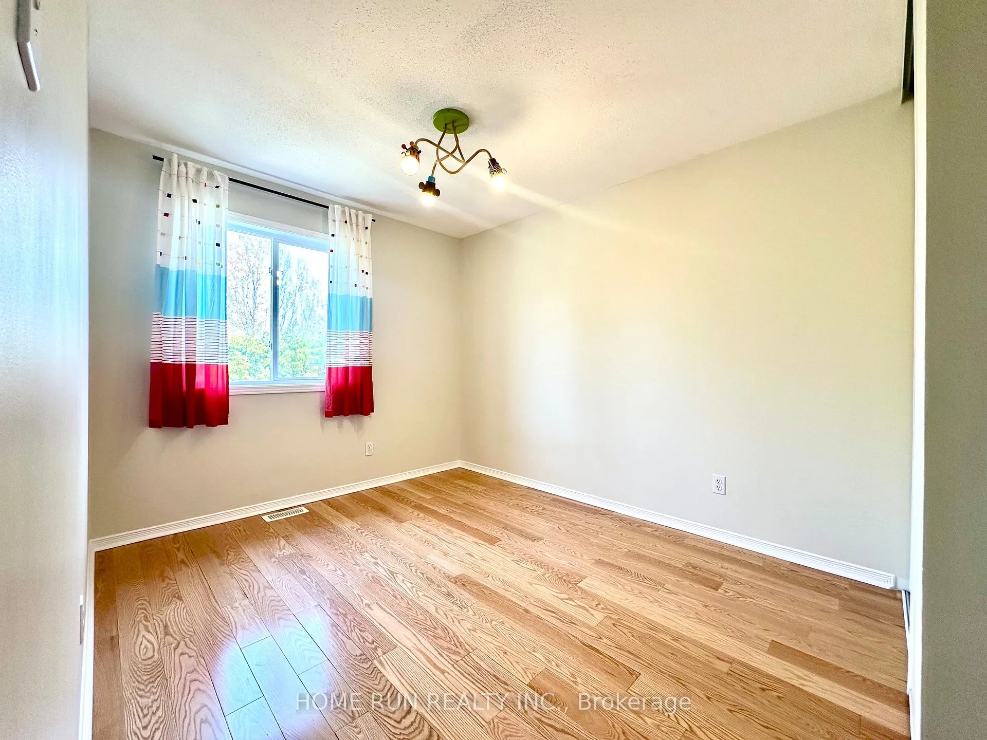 Photo 12 of 135 Kinross Private, Ottawa, Kanata - Morgan's Grant/South March — HOMEH
