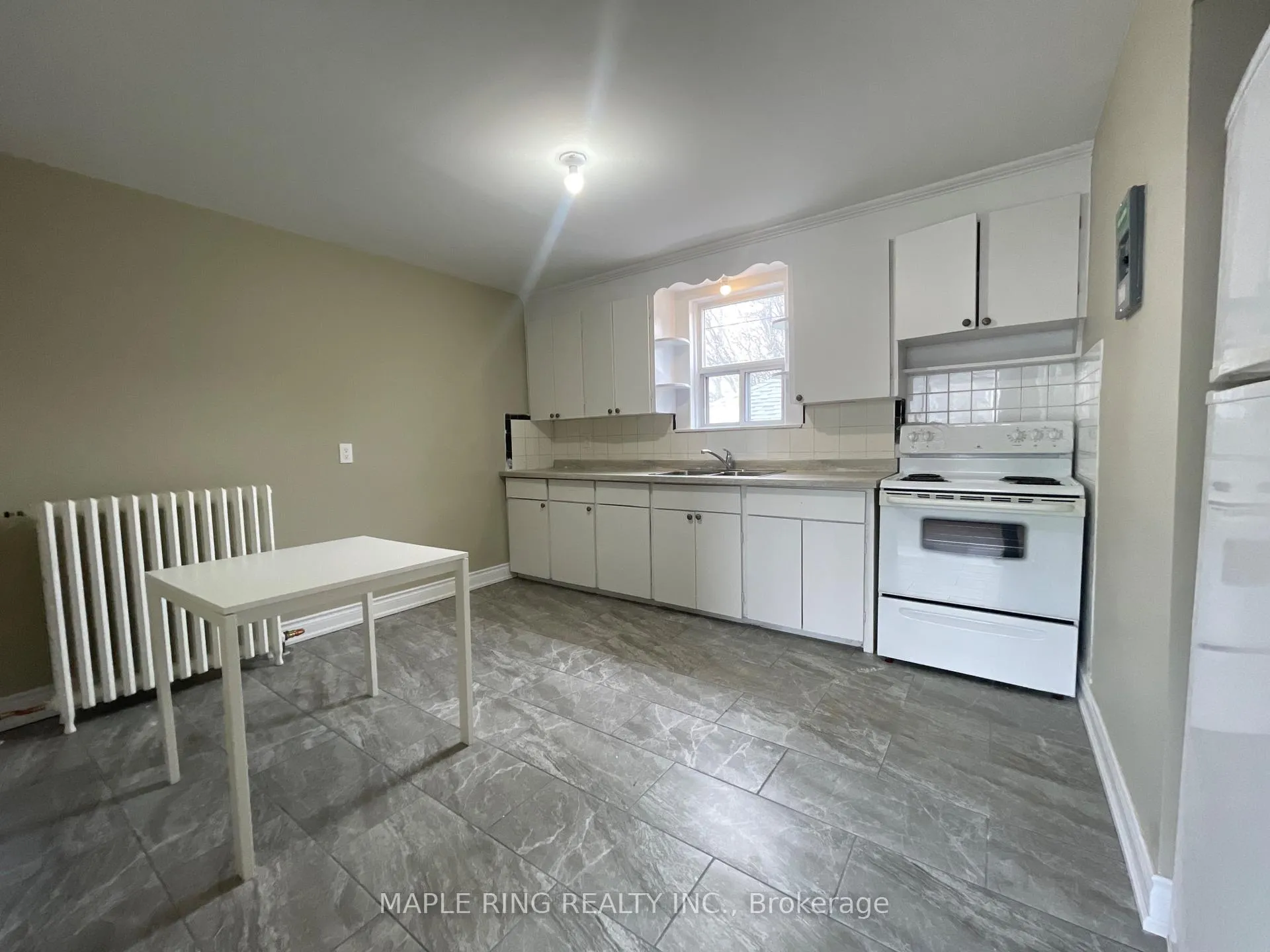 Photo 3 of Unit 7, 12 Dwight Avenue, Etobicoke, New Toronto — HOMEH