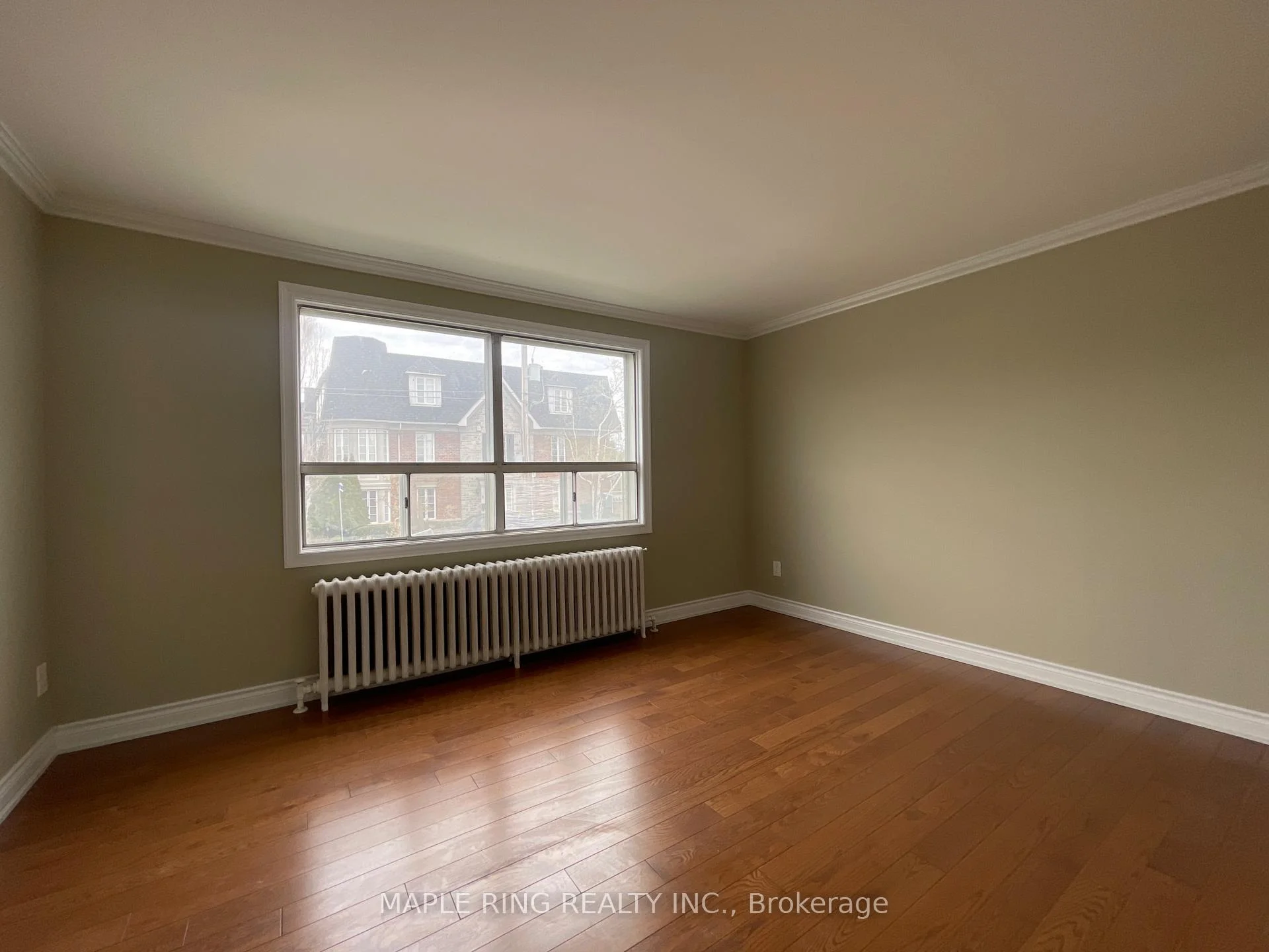 Photo 5 of Unit 7, 12 Dwight Avenue, Etobicoke, New Toronto — HOMEH
