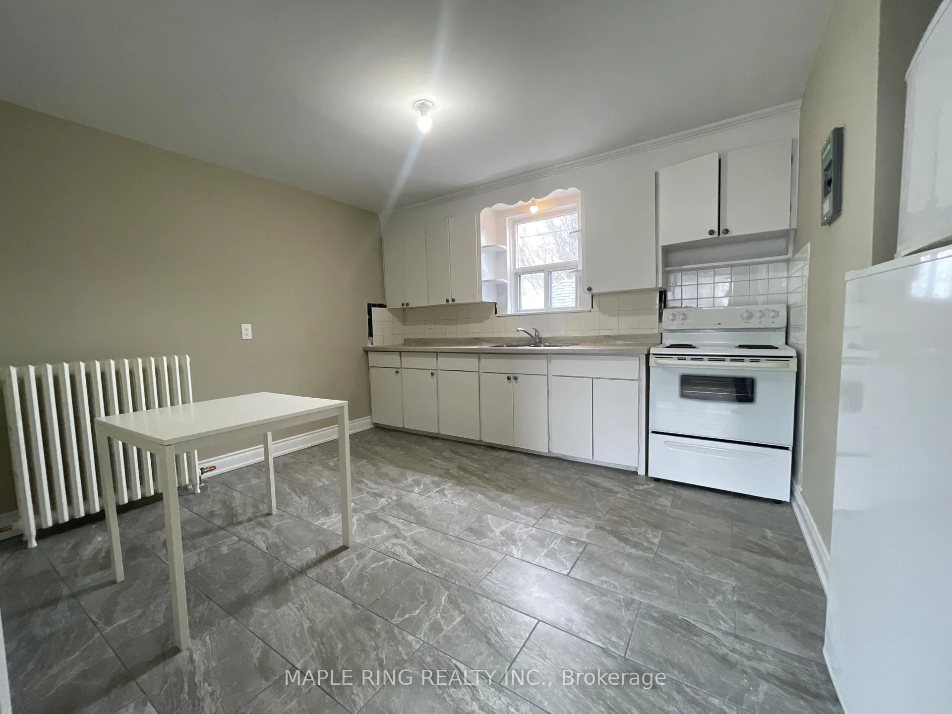 Photo 6 of Unit 7, 12 Dwight Avenue, Etobicoke, New Toronto — HOMEH