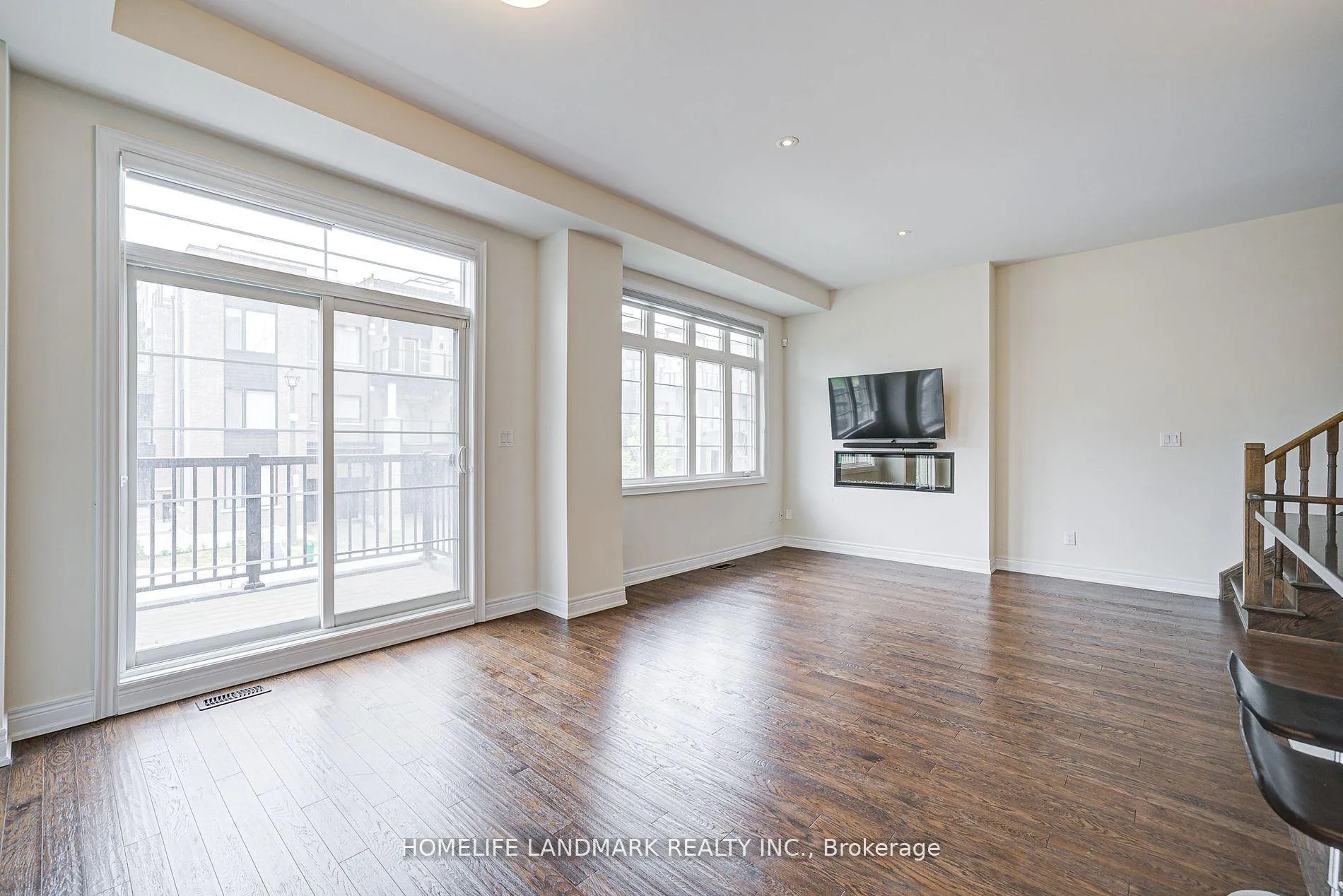 Photo 4 of 8 Creekvally Lane, Markham, Rural Markham — HOMEH