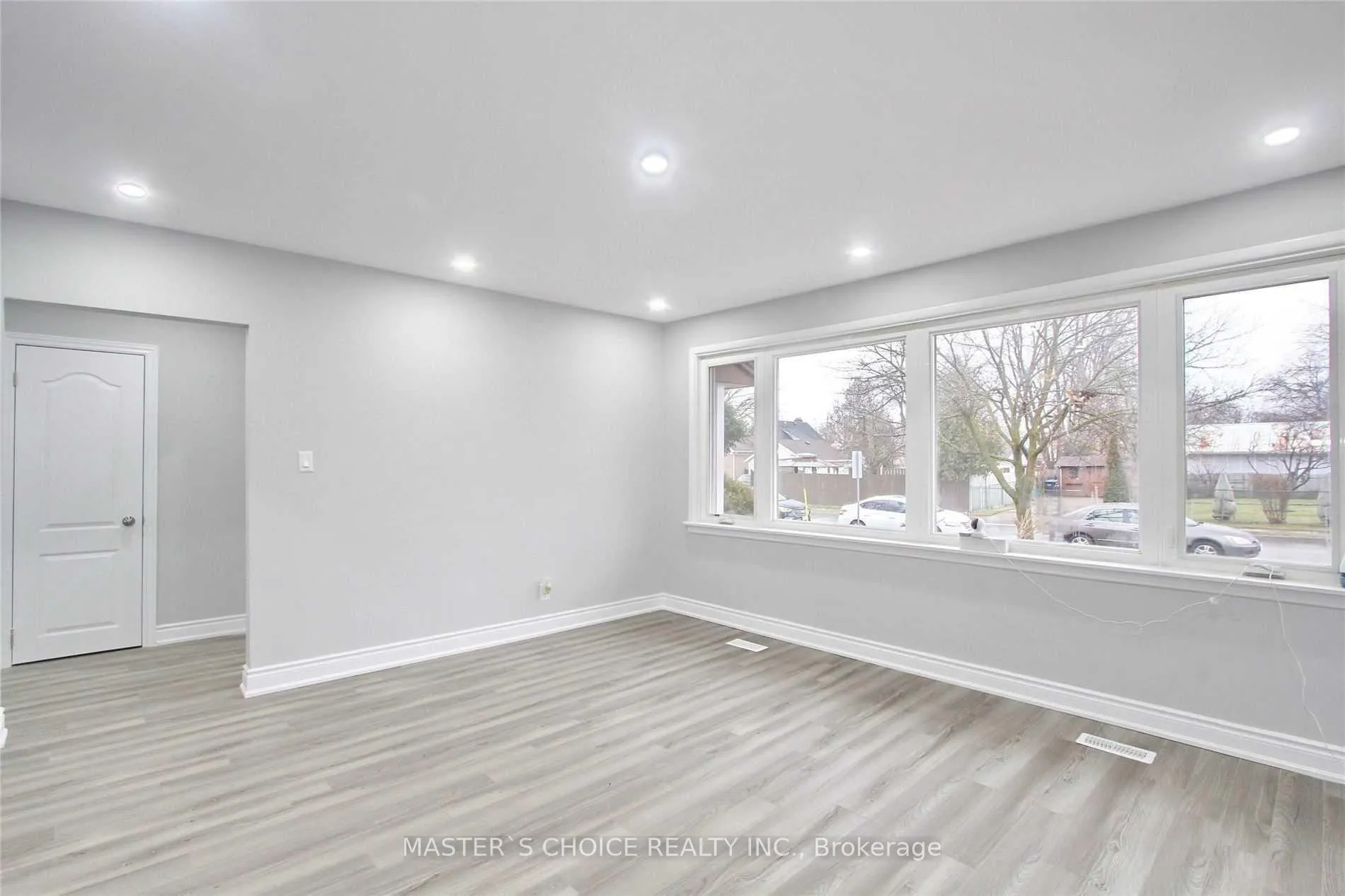 Photo 4 of 66 Beech Street, Brampton, Downtown Brampton — HOMEH
