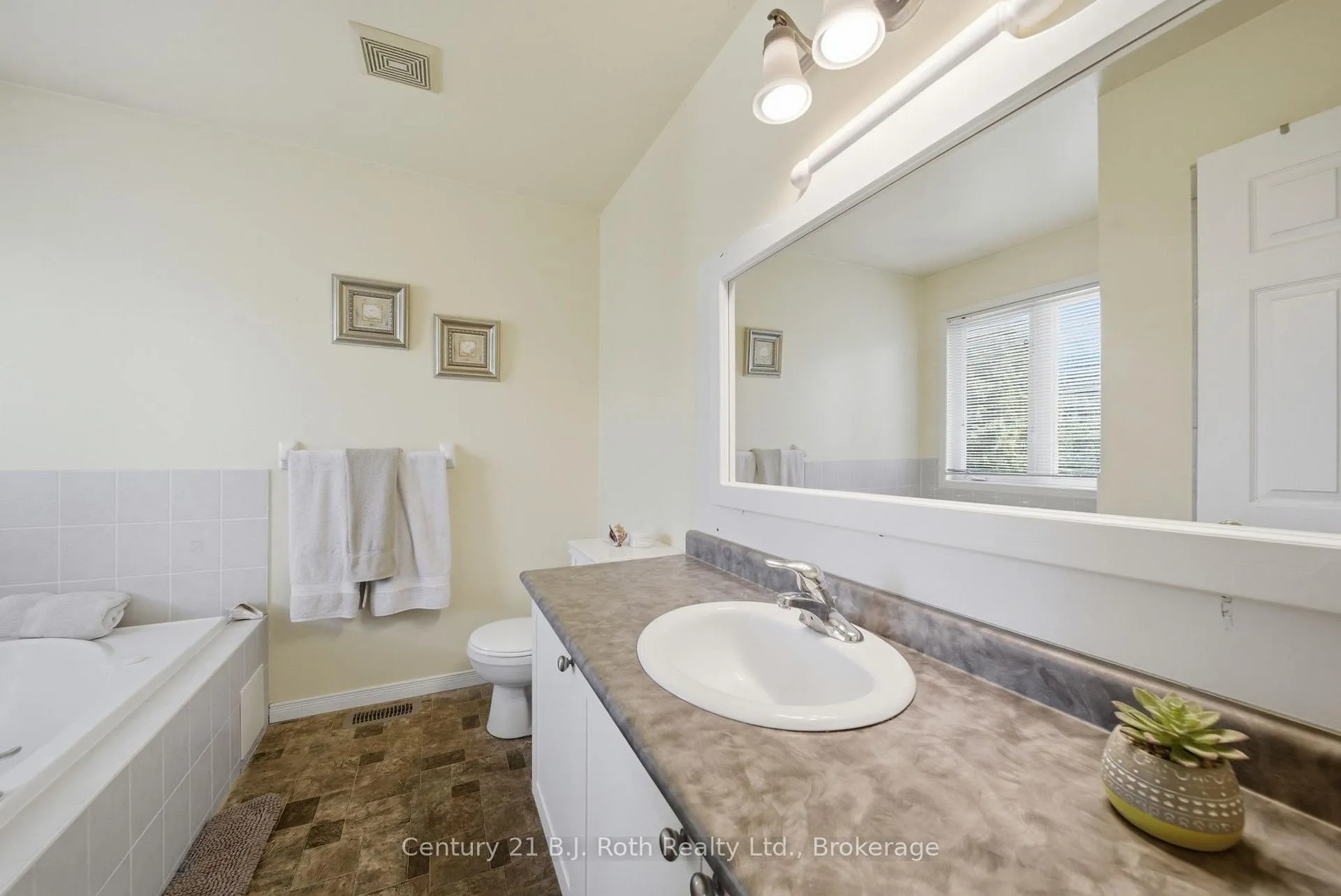 Photo 17 of Unit 5, 478 Regent Street, Orillia — HOMEH