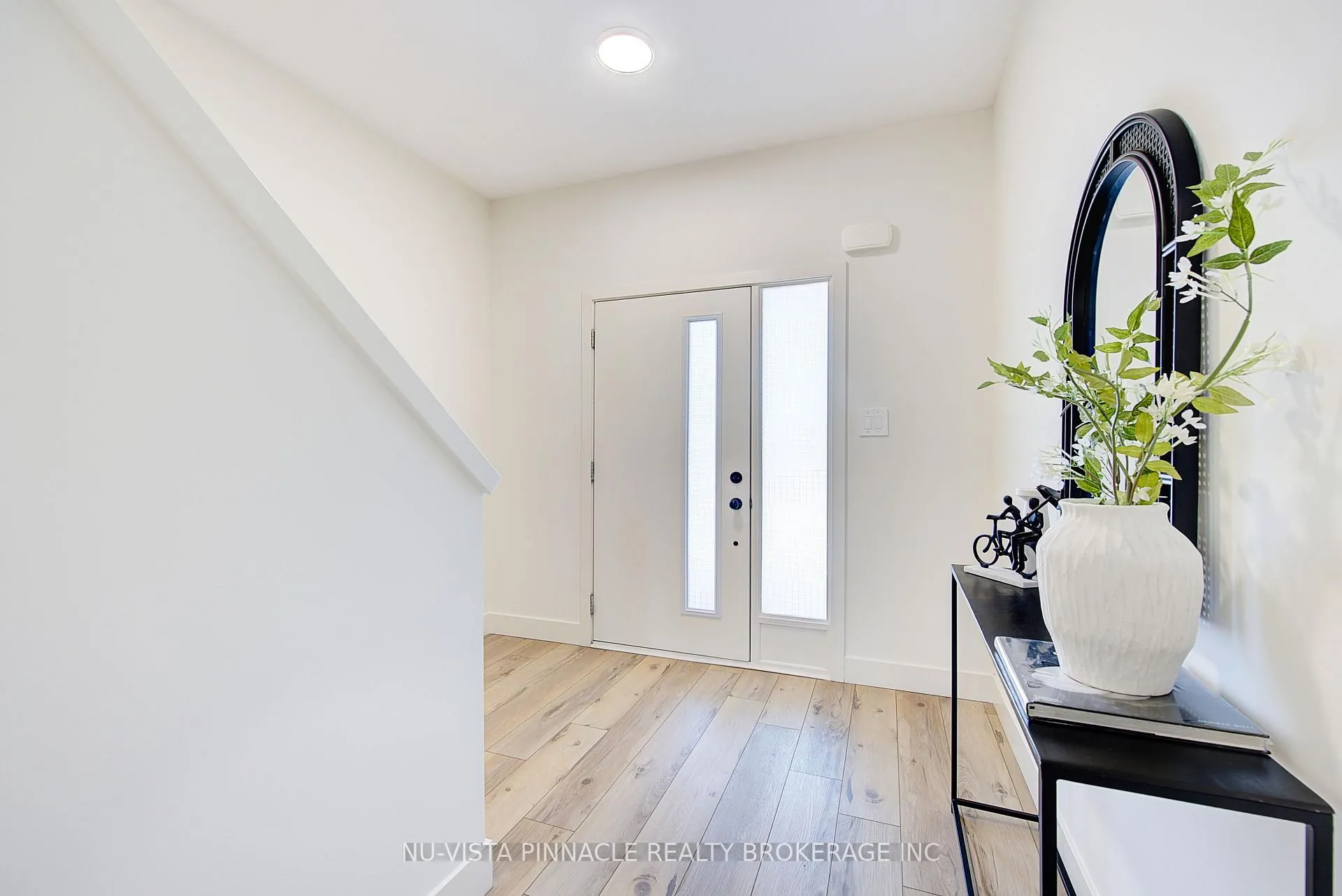 Photo 5 of 1377 Twilite Boulevard, London, North S — HOMEH