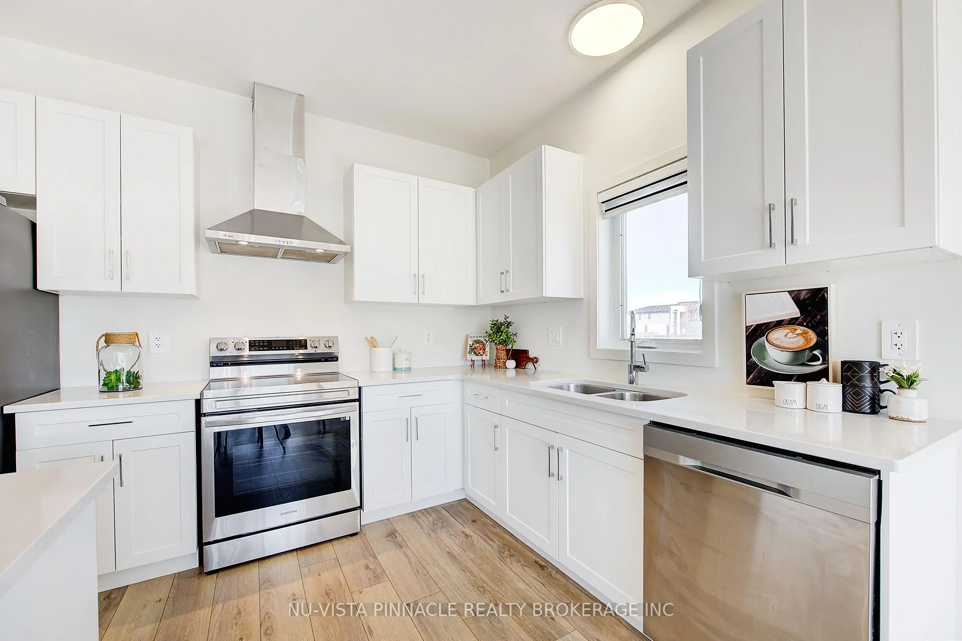 Photo 12 of 1377 Twilite Boulevard, London, North S — HOMEH