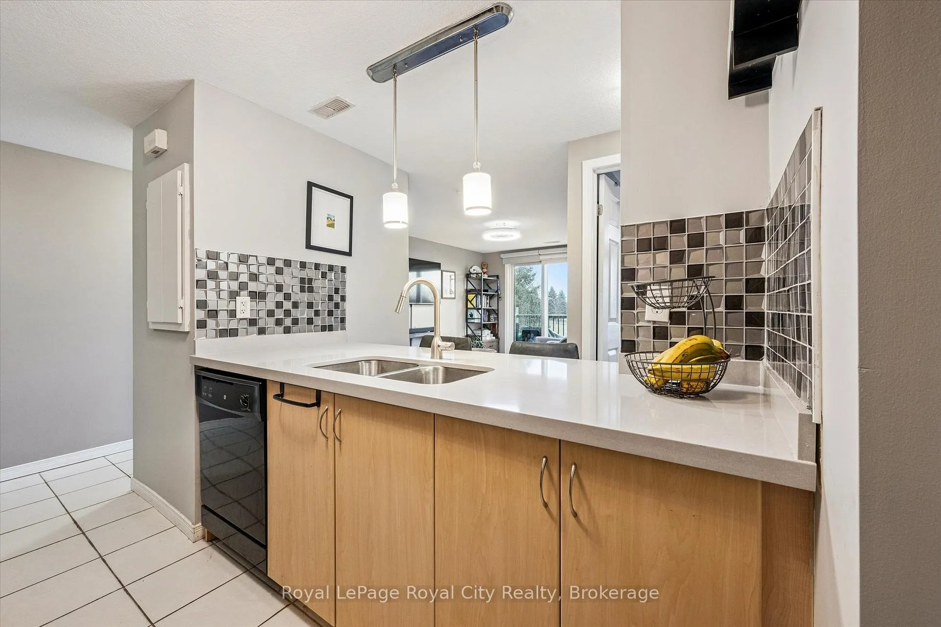 Photo 7 of Unit 85, 35 Mountford Drive, Guelph, Grange Road — HOMEH