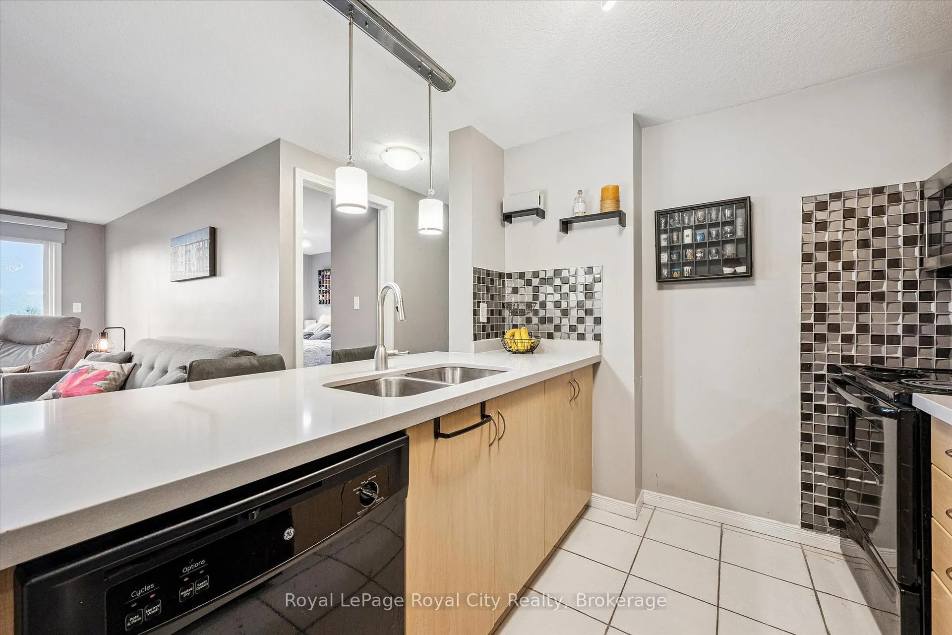 Photo 8 of Unit 85, 35 Mountford Drive, Guelph, Grange Road — HOMEH