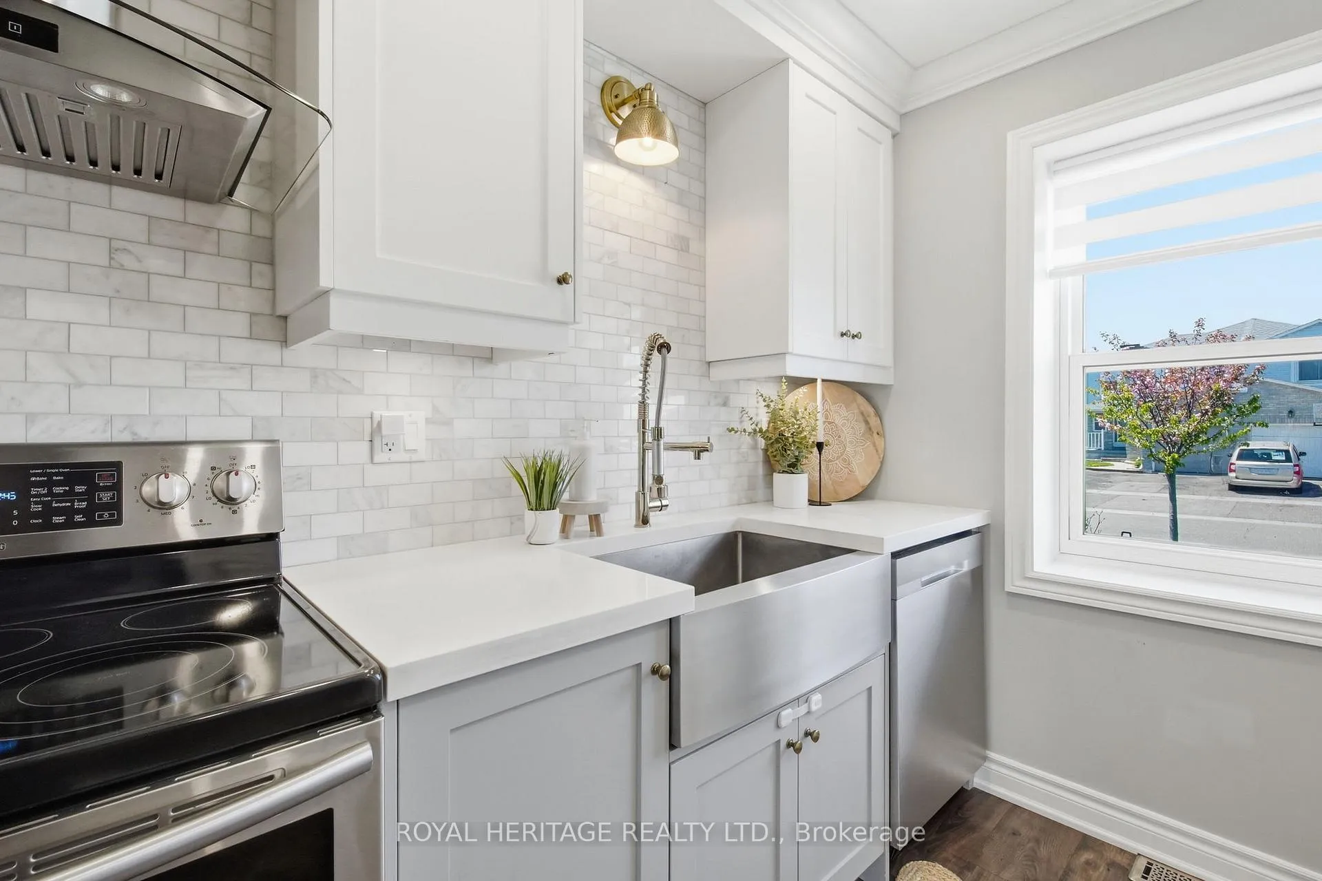 Photo 5 of 1538 Connery Crescent, Oshawa, Lakeview — HOMEH
