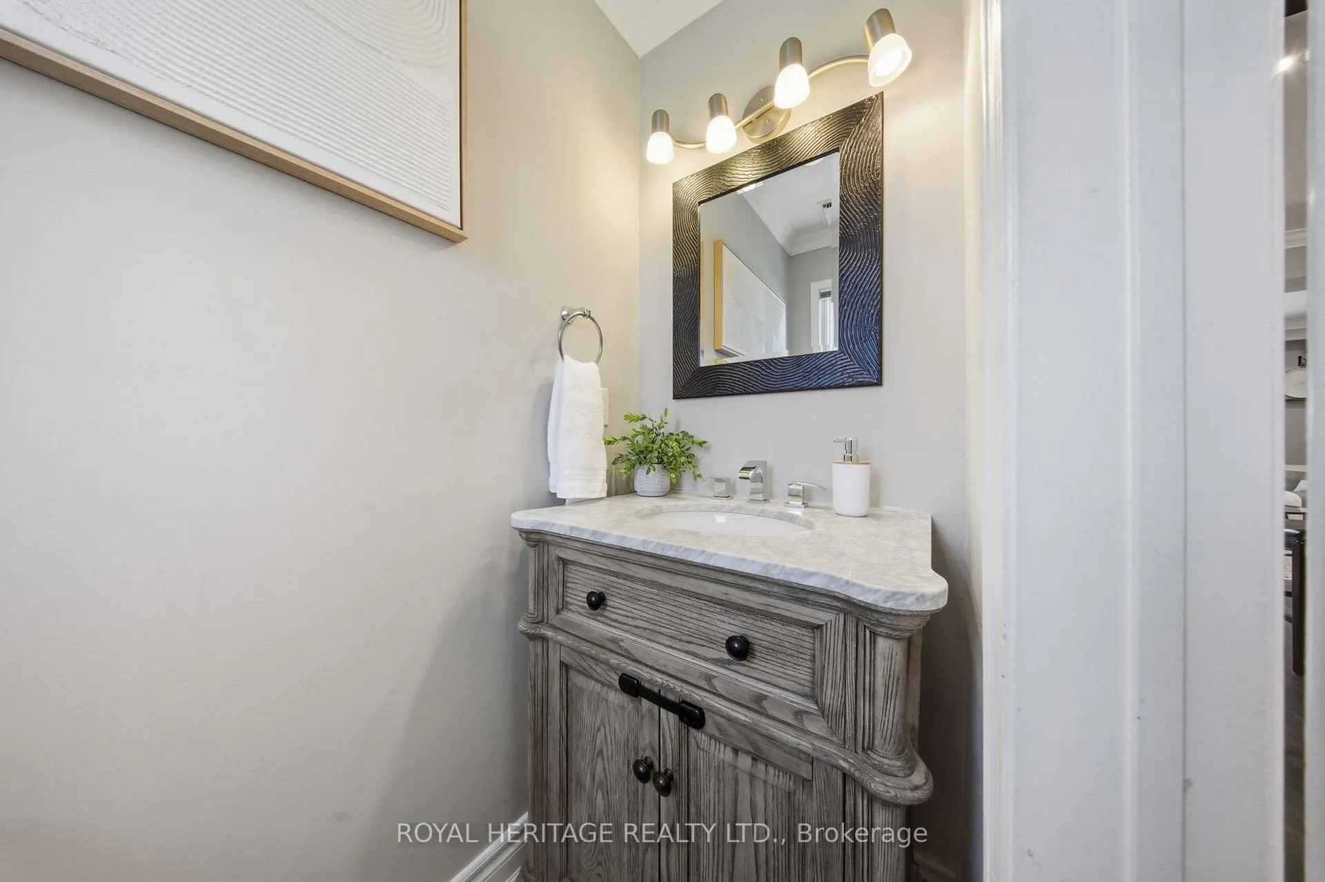 Photo 10 of 1538 Connery Crescent, Oshawa, Lakeview — HOMEH